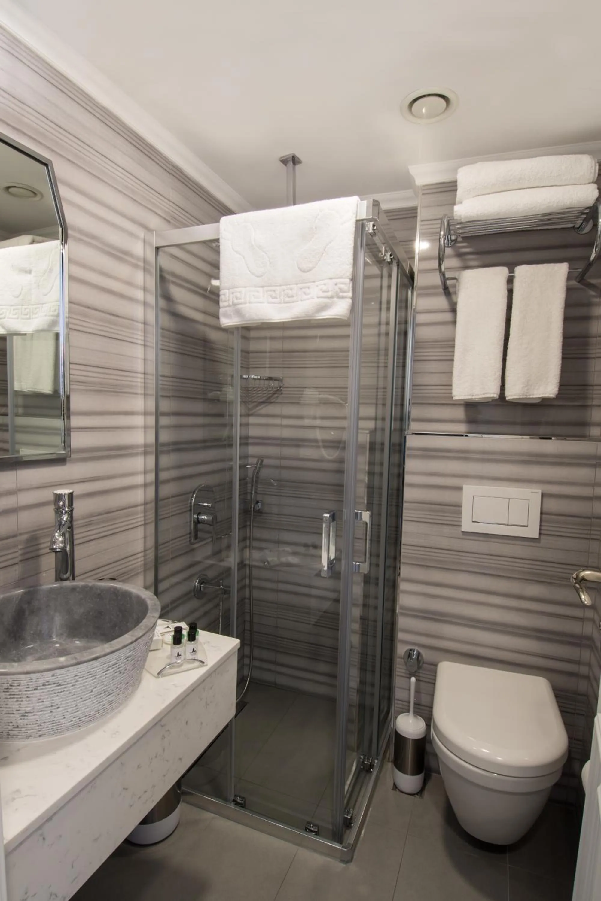 Bathroom in Primero Hotel