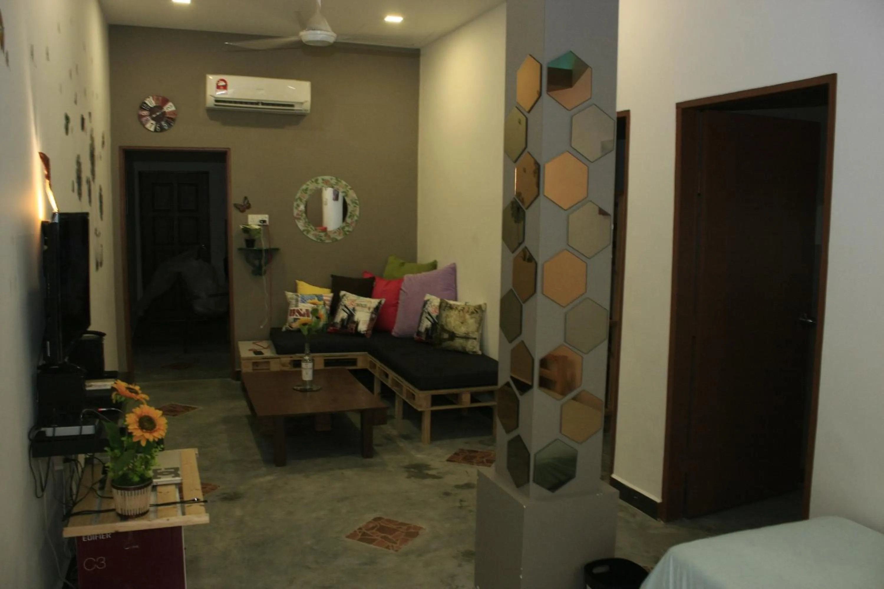 TV and multimedia in The Retreat Homestay