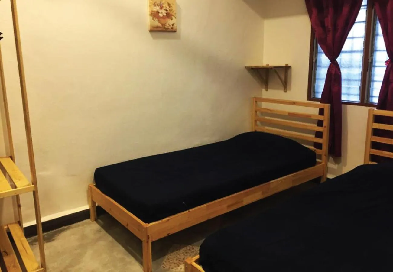 Staff, Bed in The Retreat Homestay