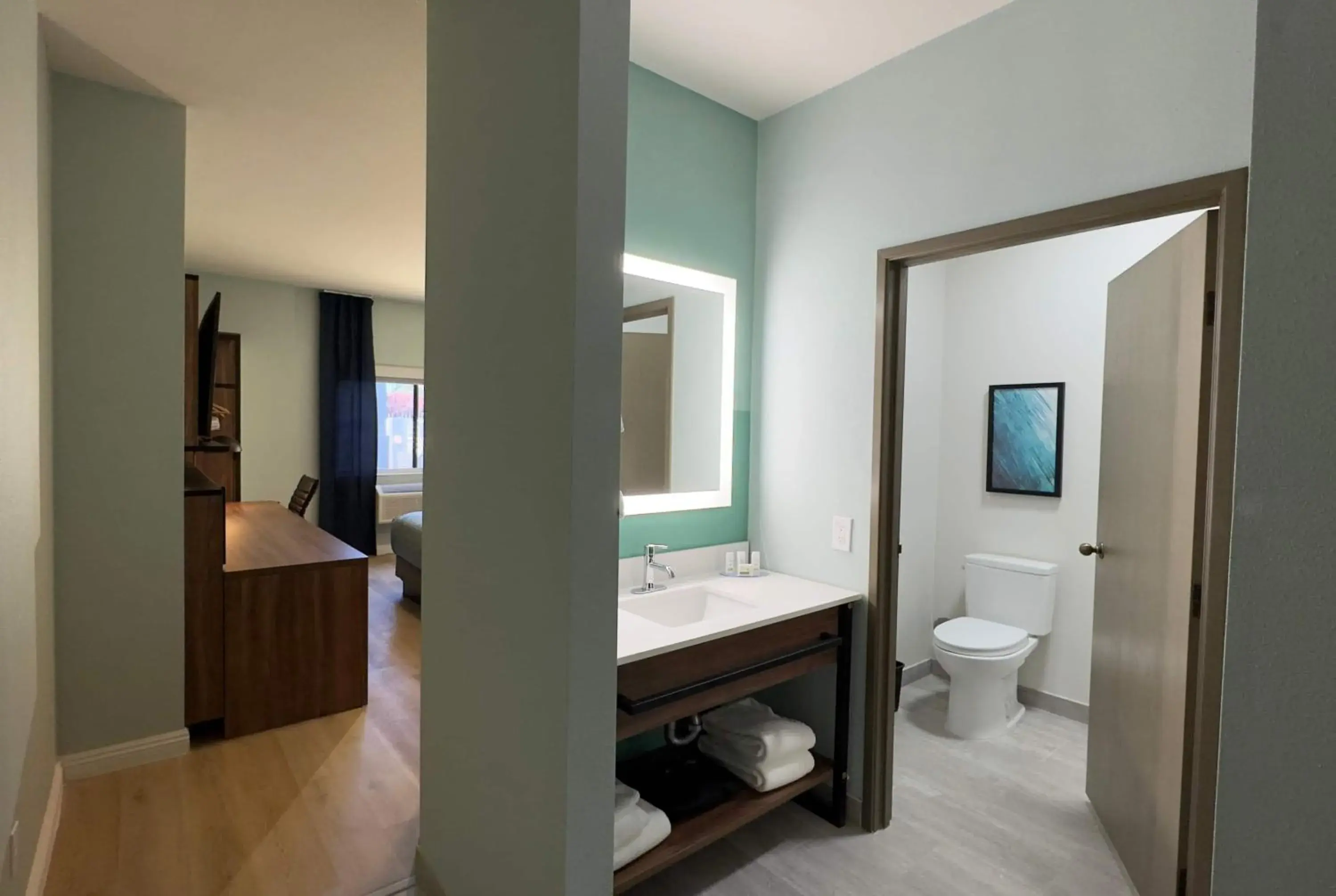 Photo of the whole room in Wingate by Wyndham Farmington NM Photo of the whole room in Wingate by Wyndham Farmington NM