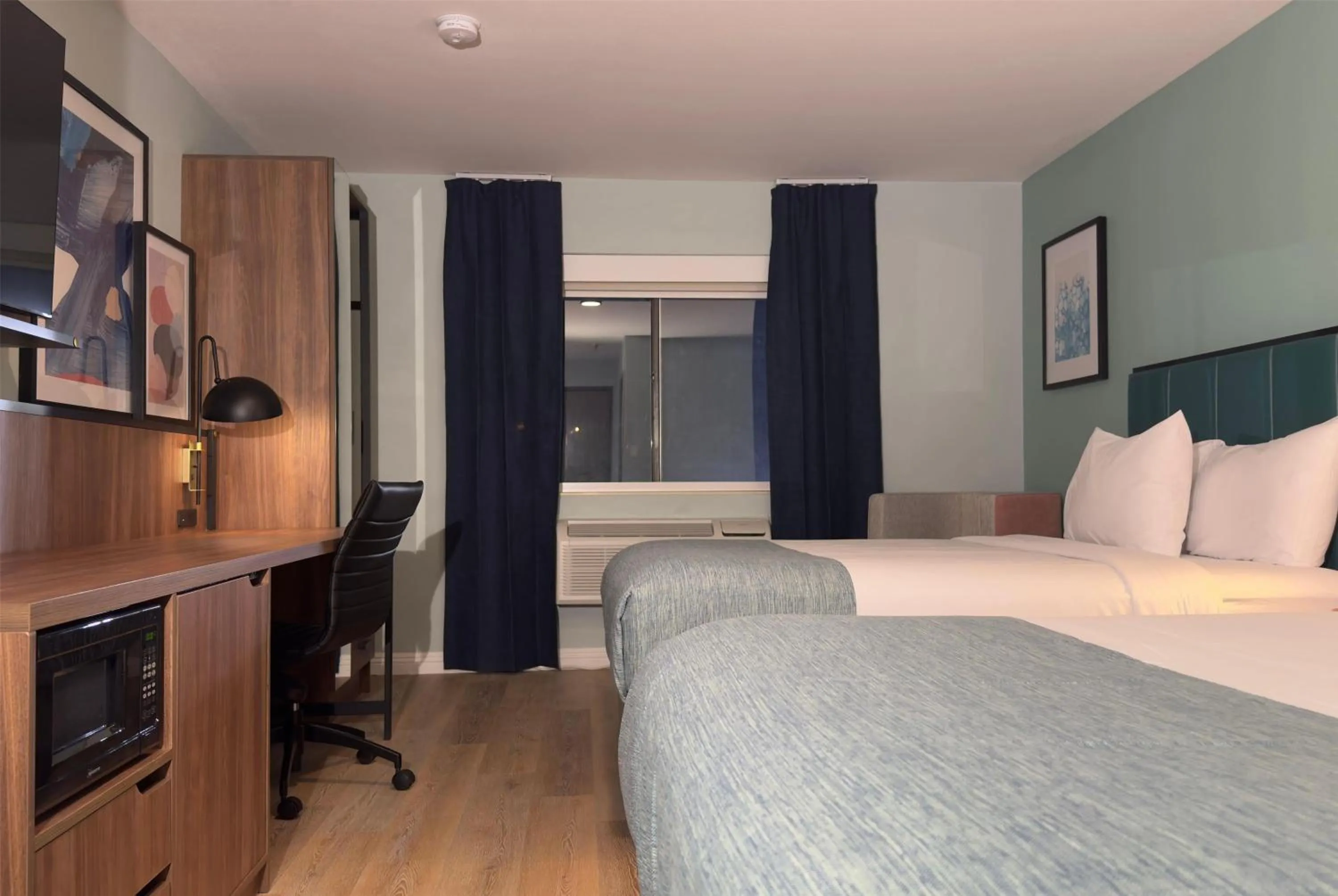 Photo of the whole room, Bed in Wingate by Wyndham Farmington NM