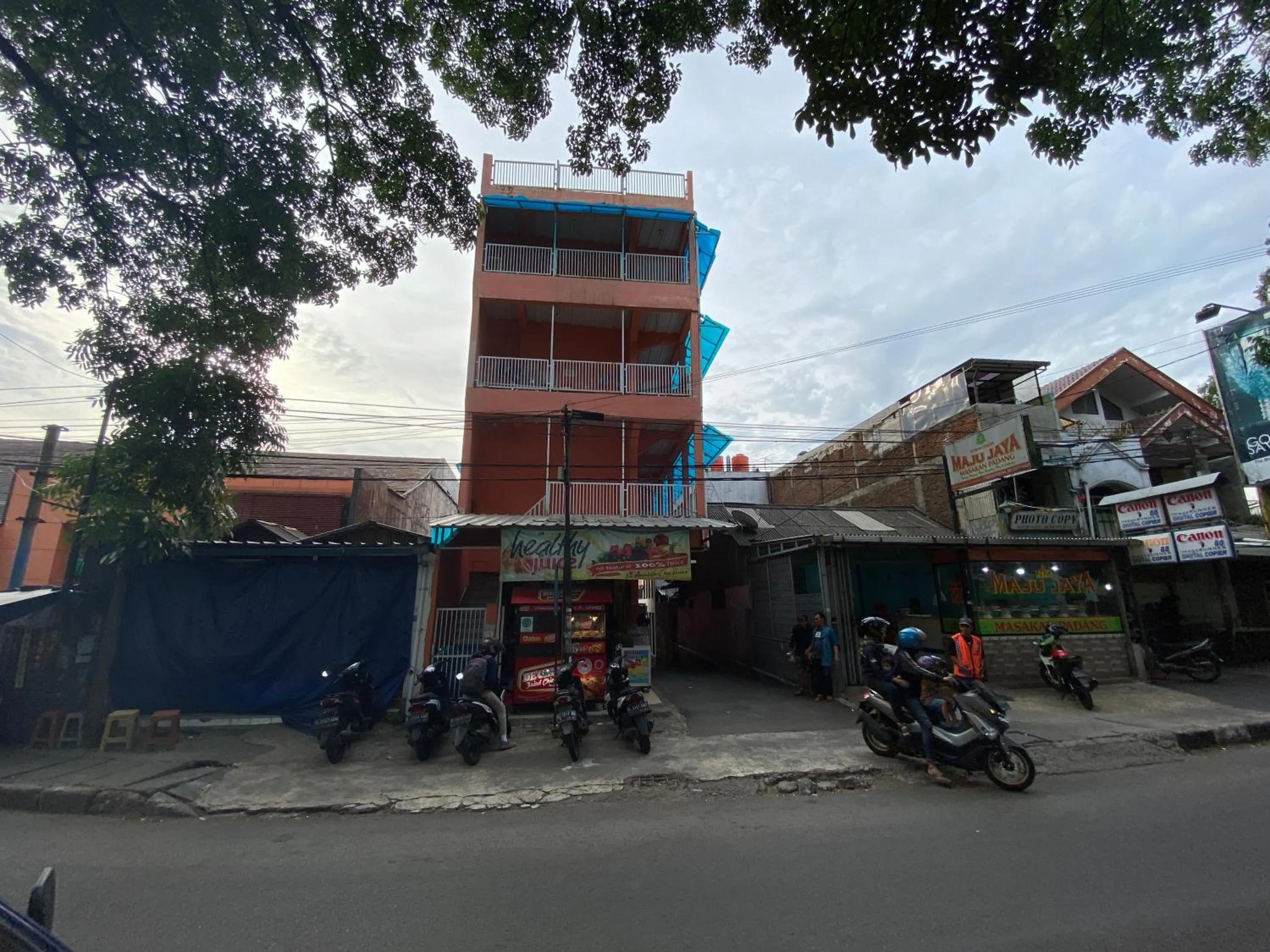 Facade/entrance in OYO 2562 Pondok Tajlibu Syifa Syariah