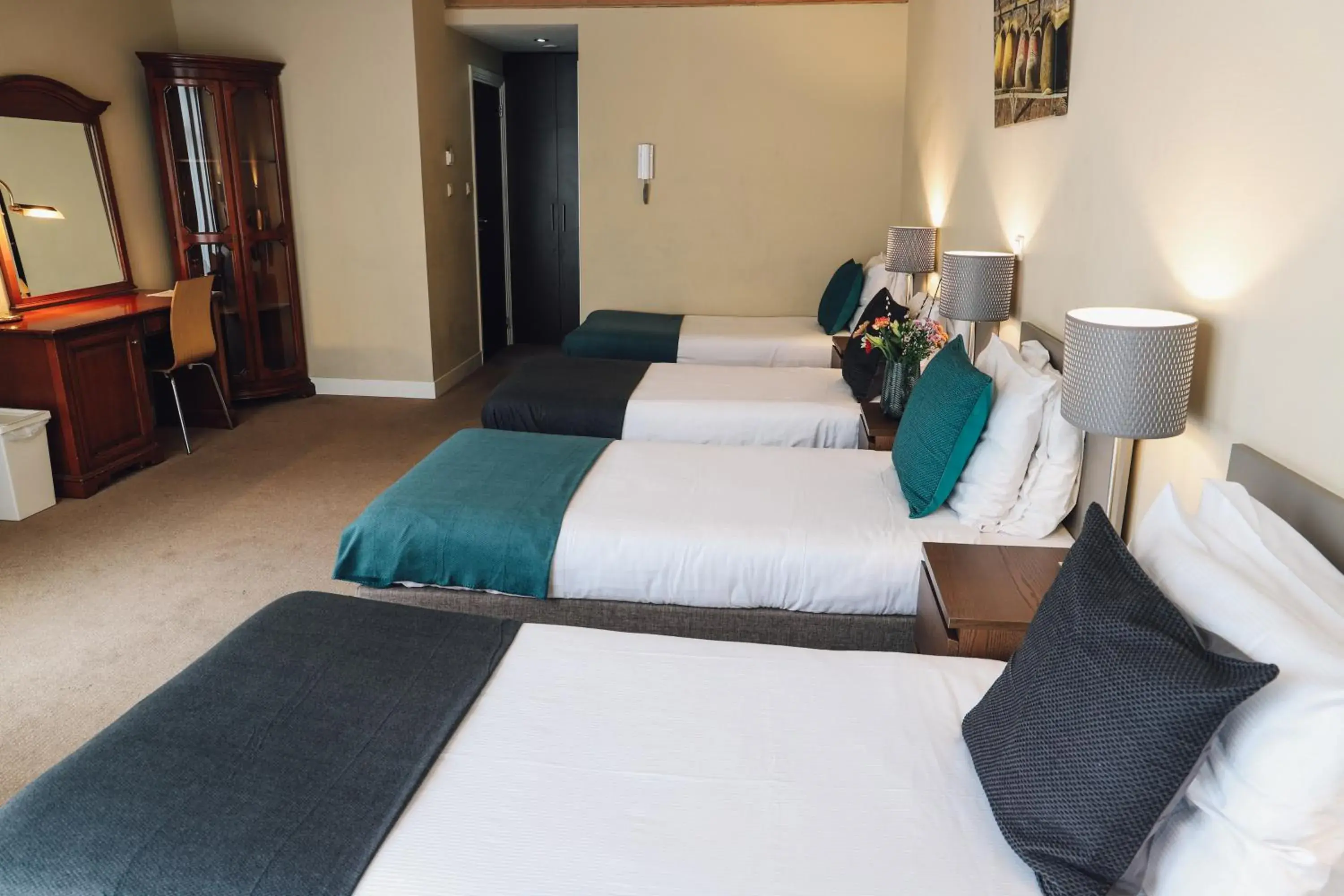 Bedroom, Bed in Hotel Corner House Bedroom, Bed in Hotel Corner House