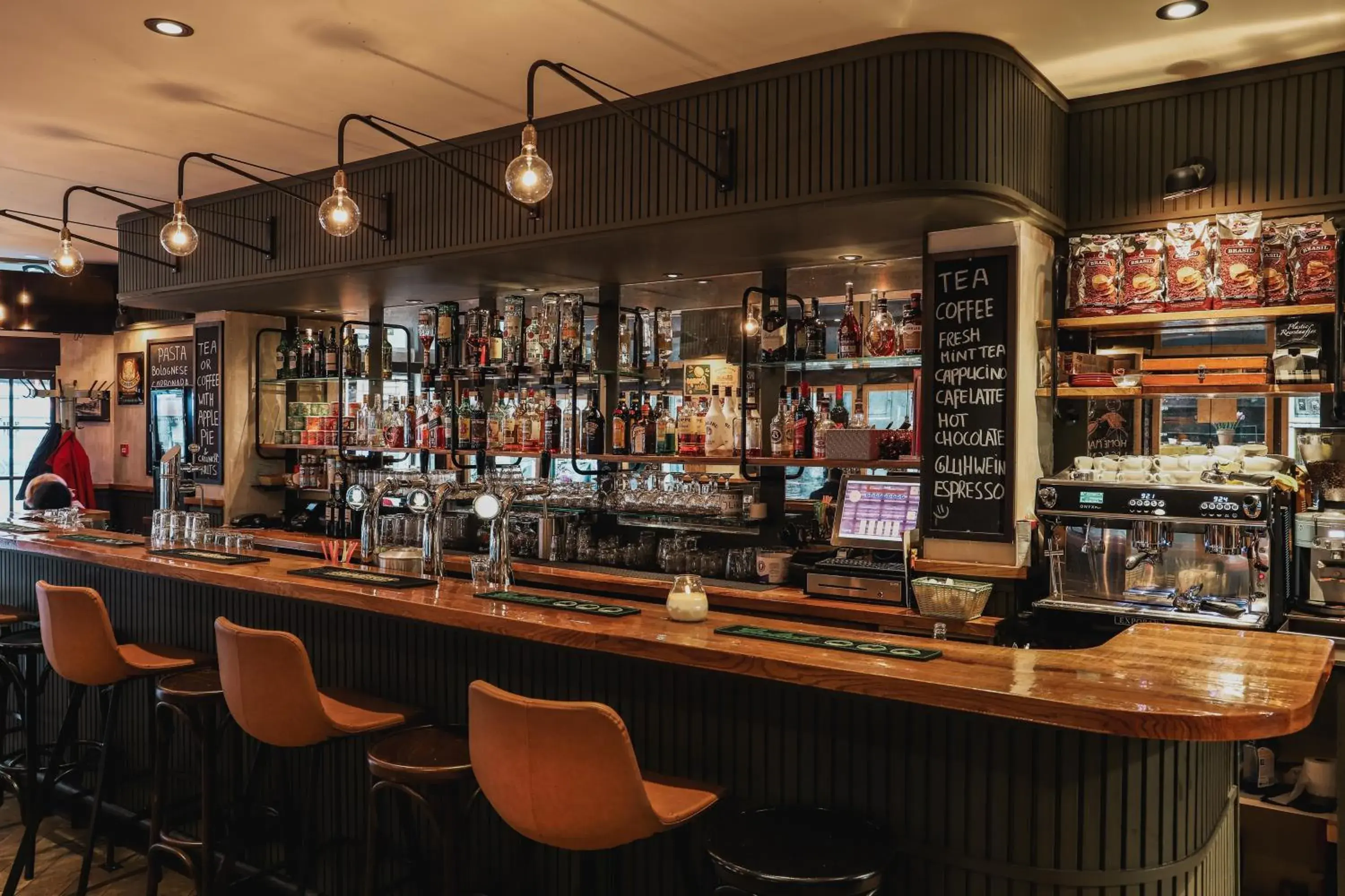 Lounge or bar in Hotel Corner House Lounge or bar in Hotel Corner House