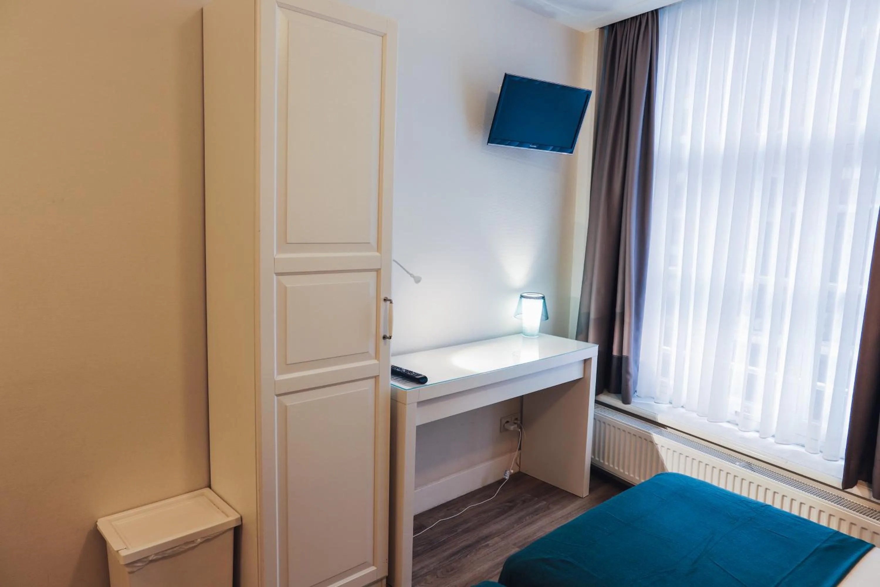 Bedroom, Bed in Hotel Corner House