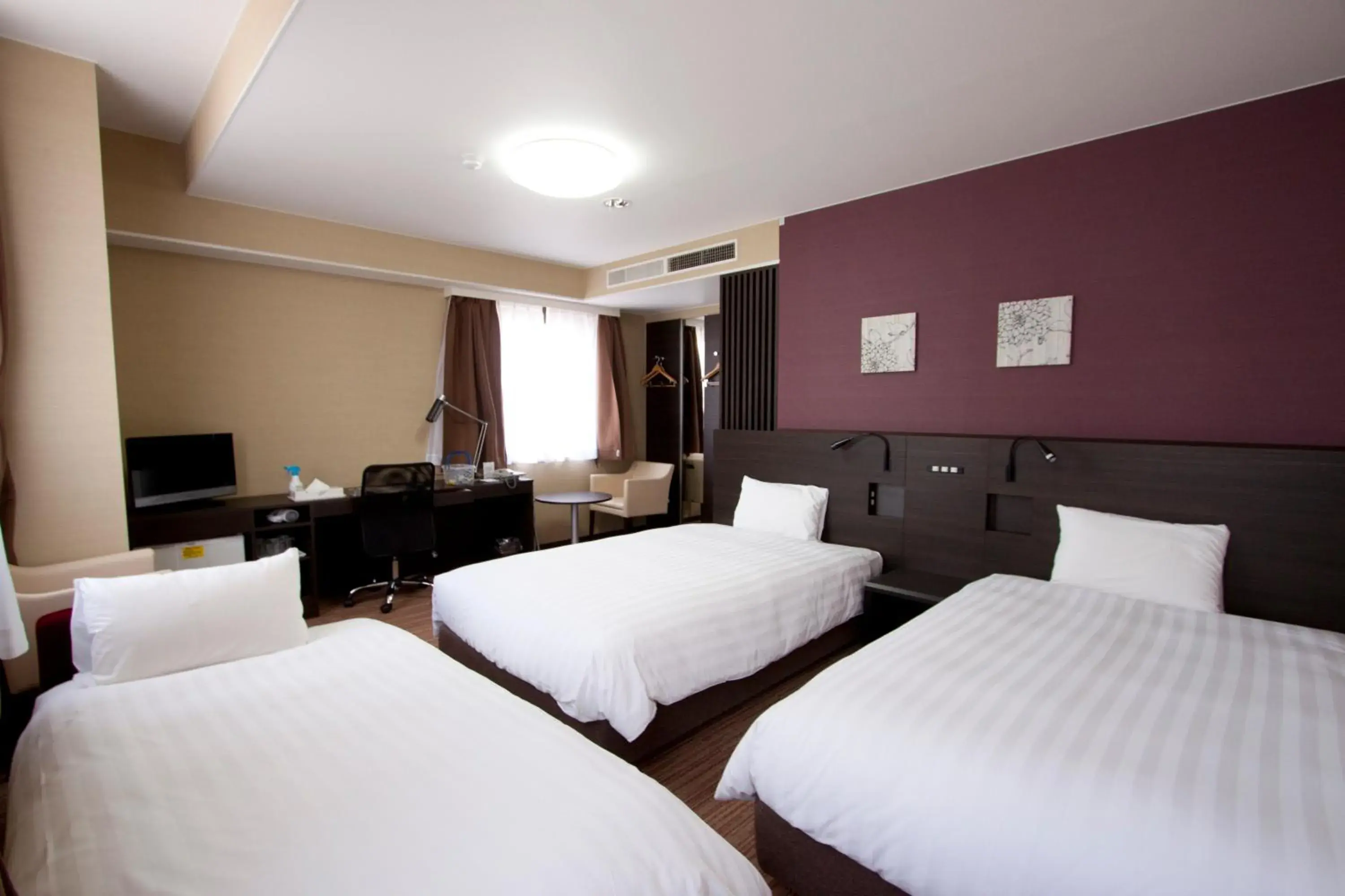 Photo of the whole room, Bed in Smile Hotel Otsu Seta Photo of the whole room, Bed in Smile Hotel Otsu Seta