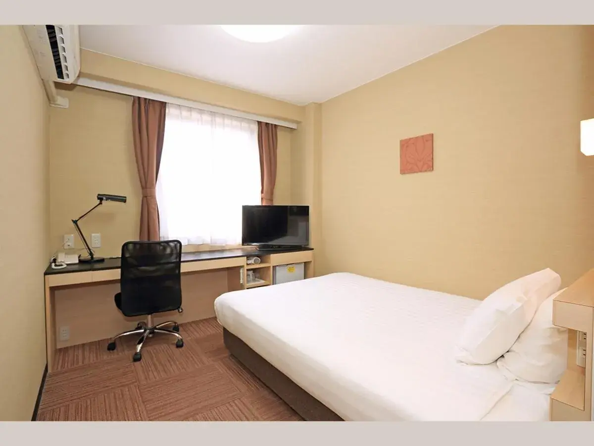 Photo of the whole room, Bed in Smile Hotel Otsu Seta Photo of the whole room, Bed in Smile Hotel Otsu Seta