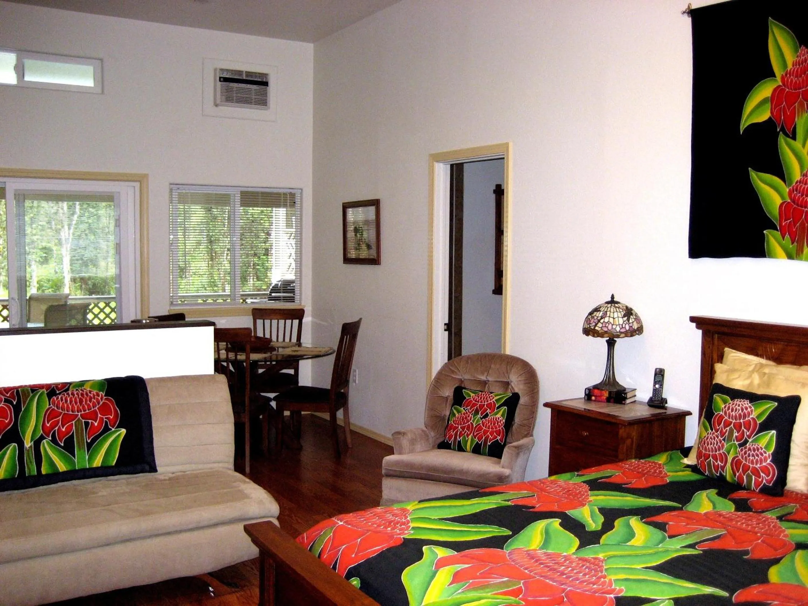 Seating area in Keaau Place