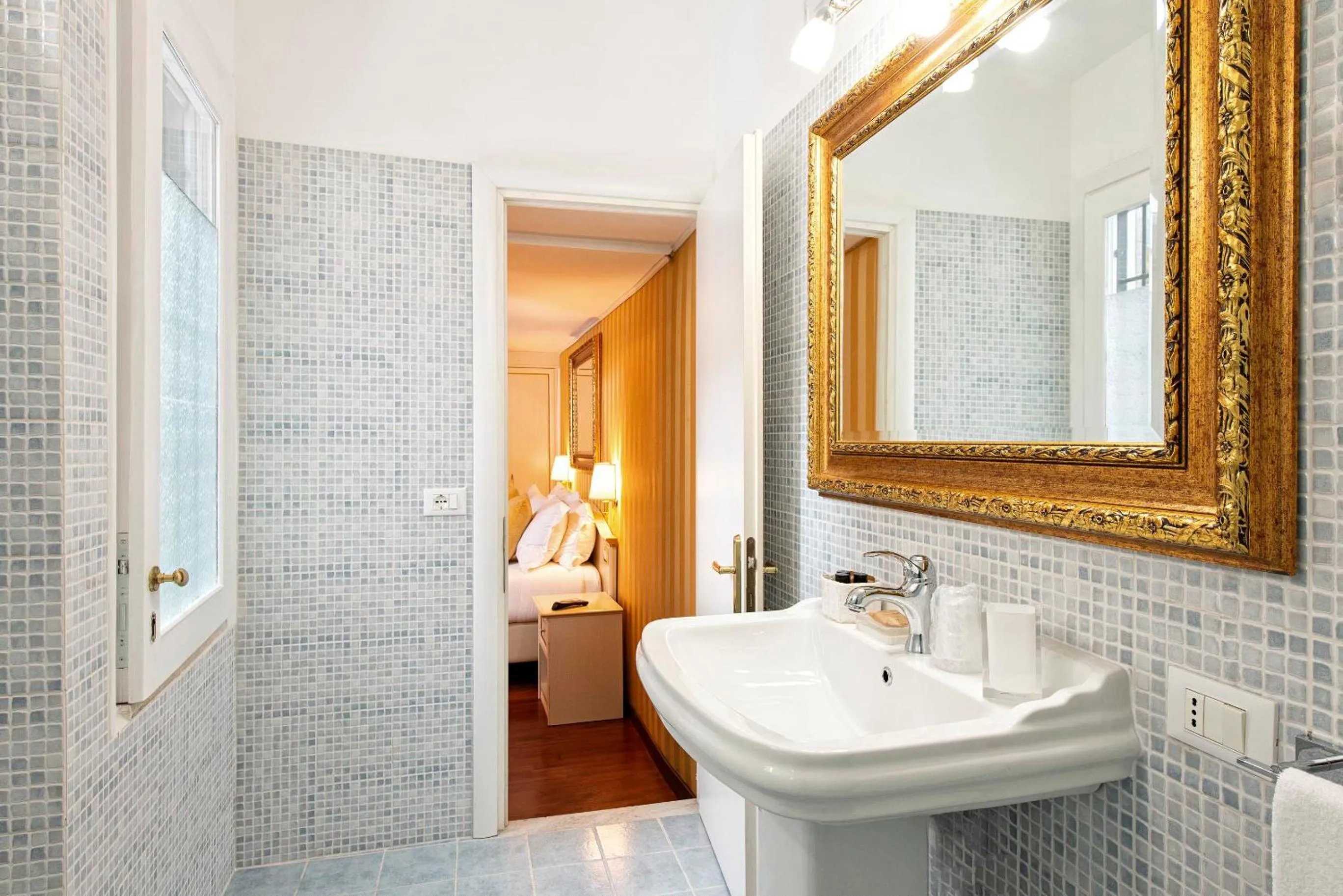 Bathroom in Canova Rooms in Spanish Steps