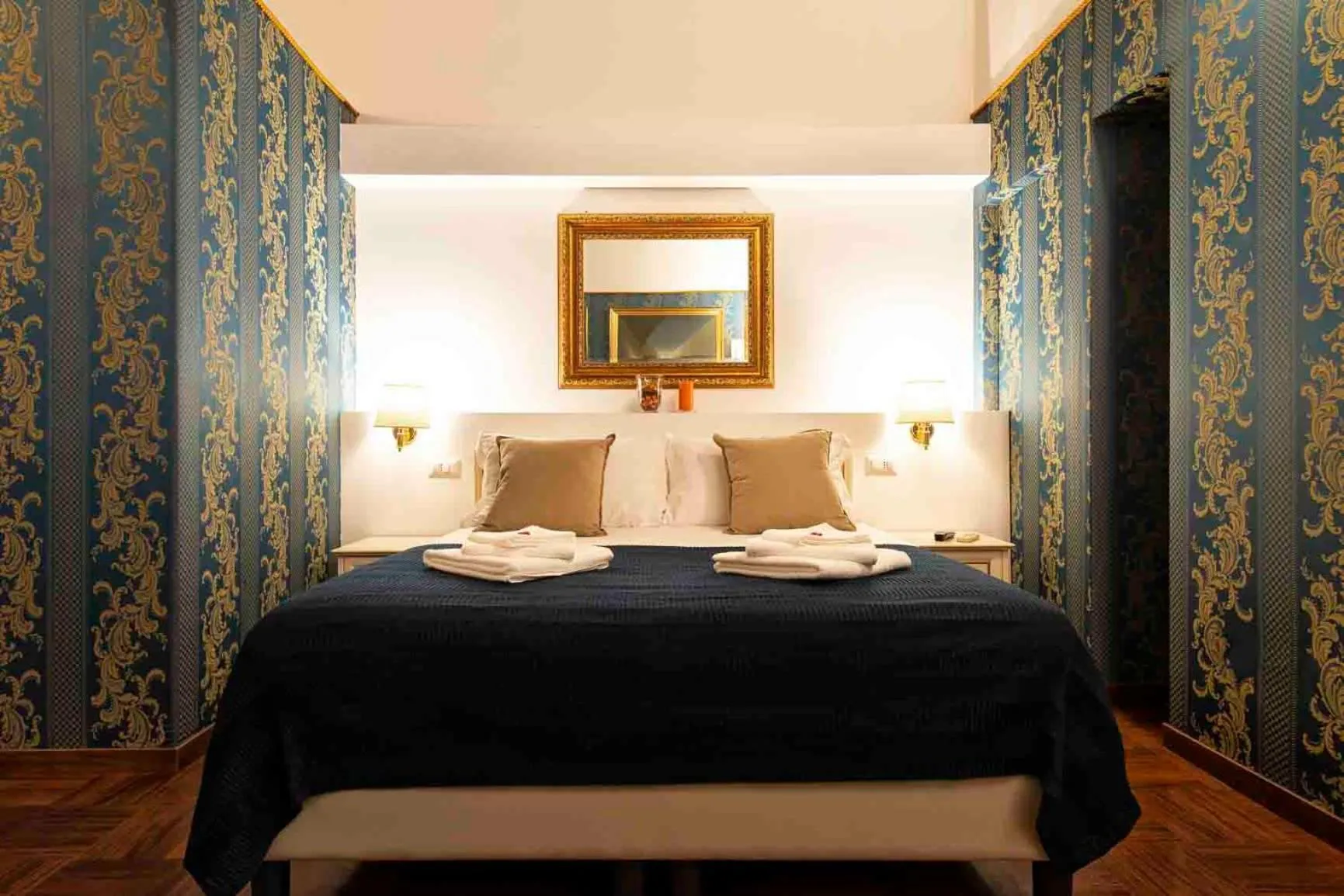 Bedroom, Bed in Canova Rooms in Spanish Steps