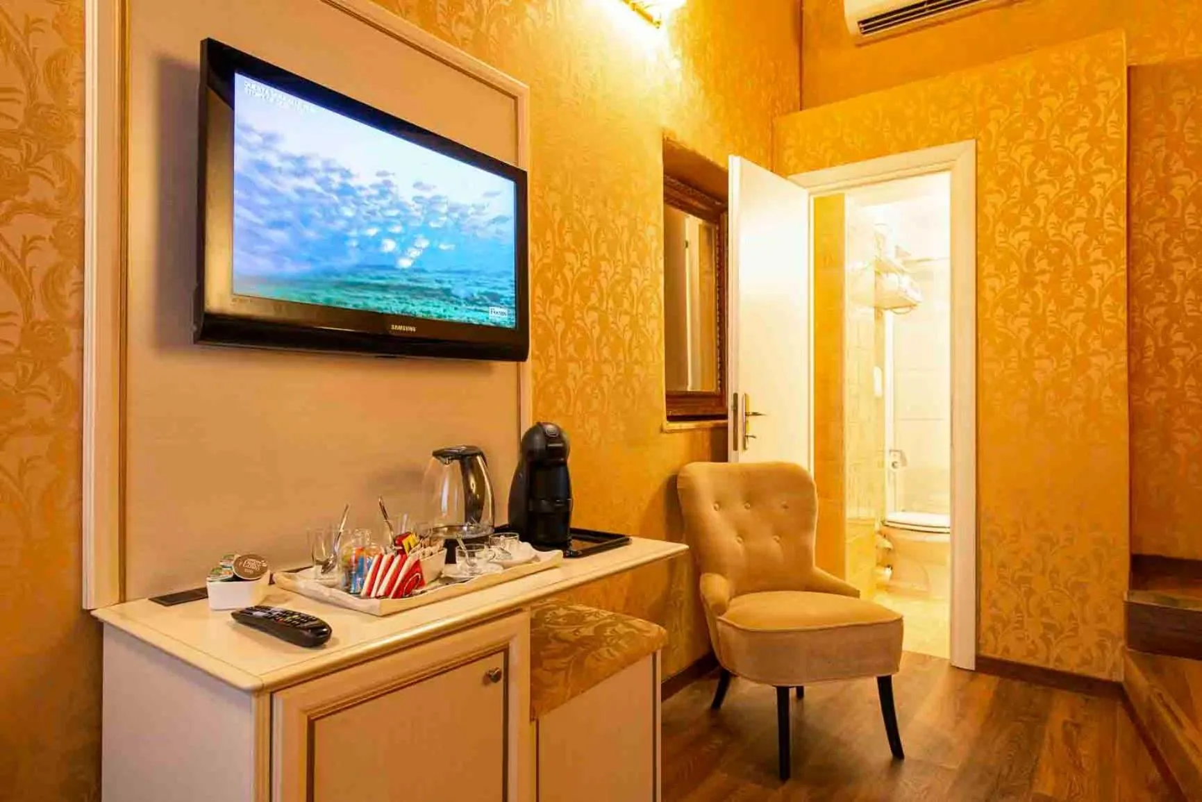 Canova Rooms in Spanish Steps