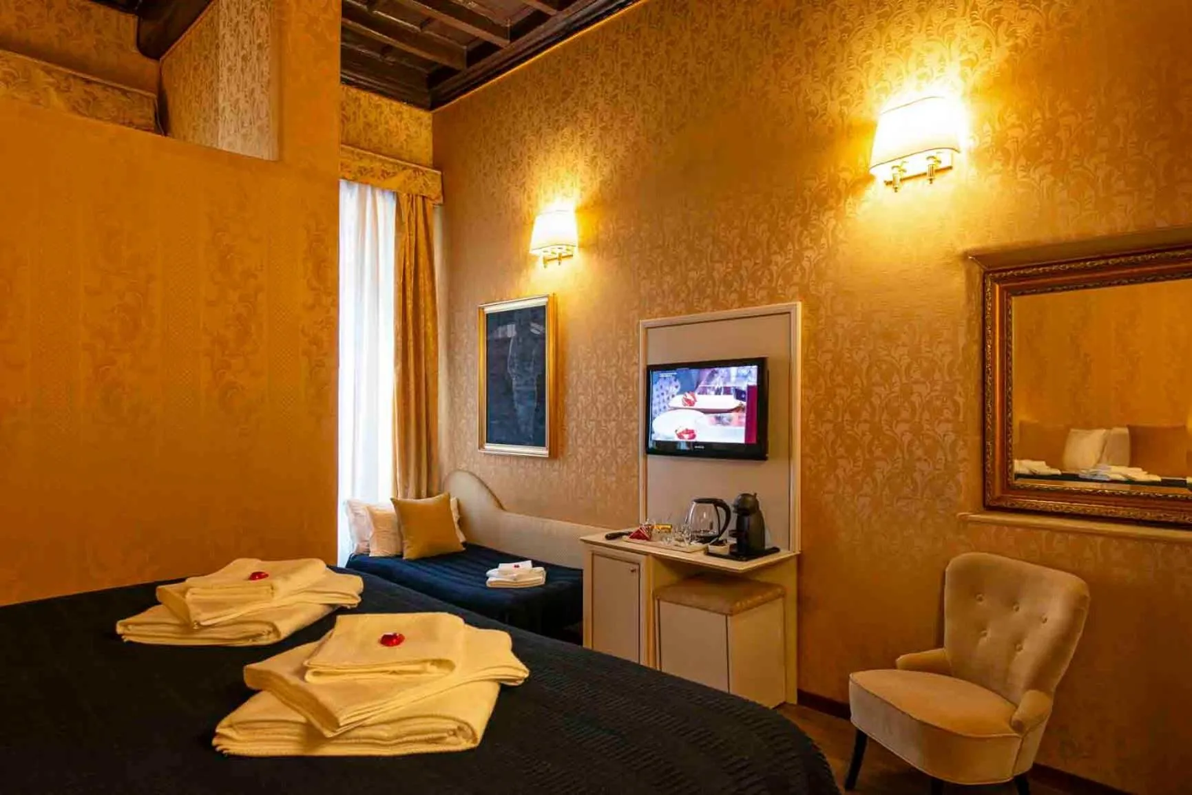 Bed in Canova Rooms in Spanish Steps