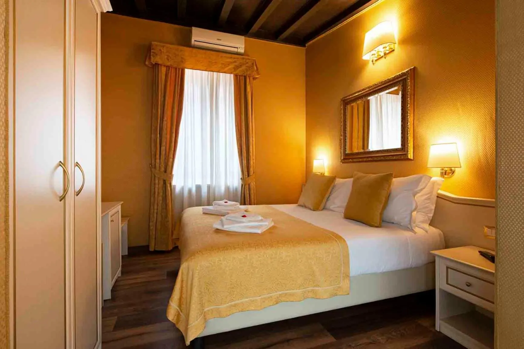 Bedroom, Bed in Canova Rooms in Spanish Steps