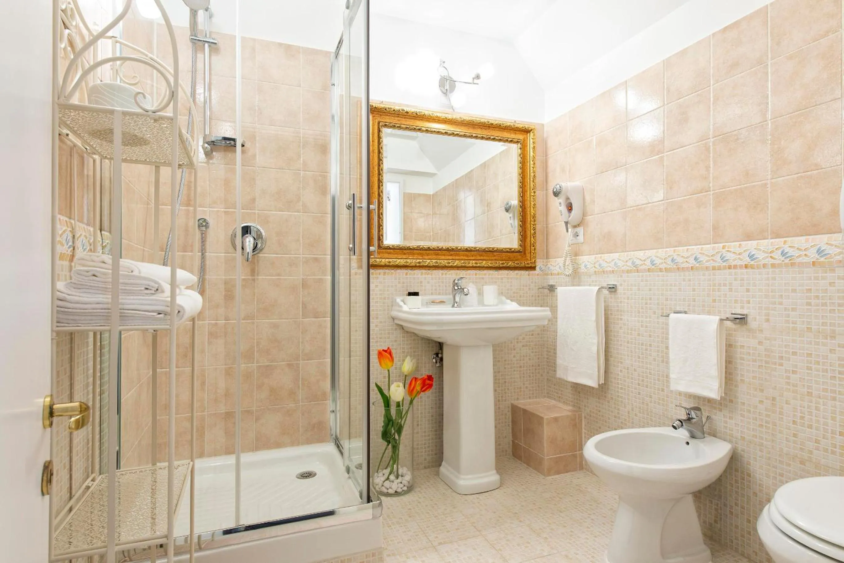 Bathroom in Canova Rooms in Spanish Steps