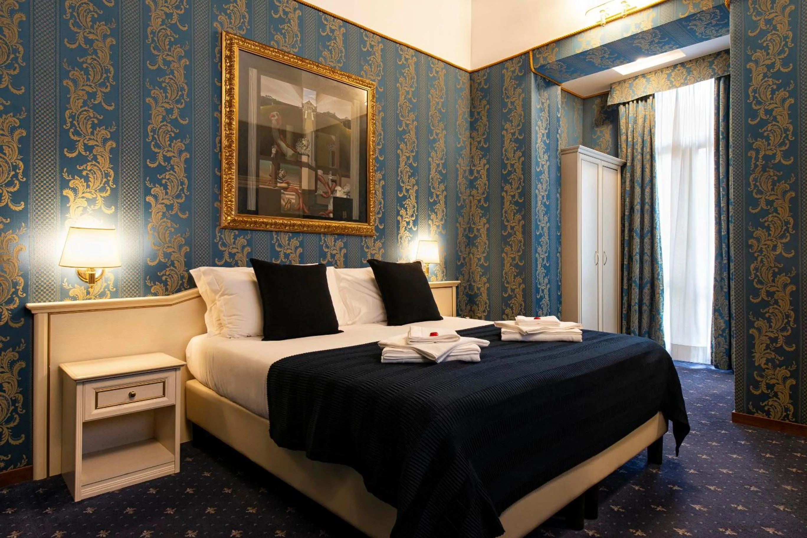 Bed in Canova Rooms in Spanish Steps