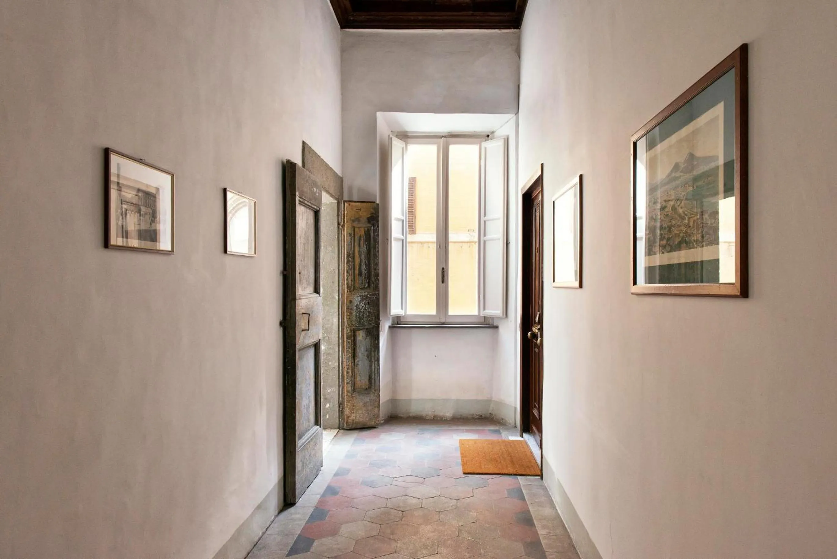 Facade/entrance in Canova Rooms in Spanish Steps