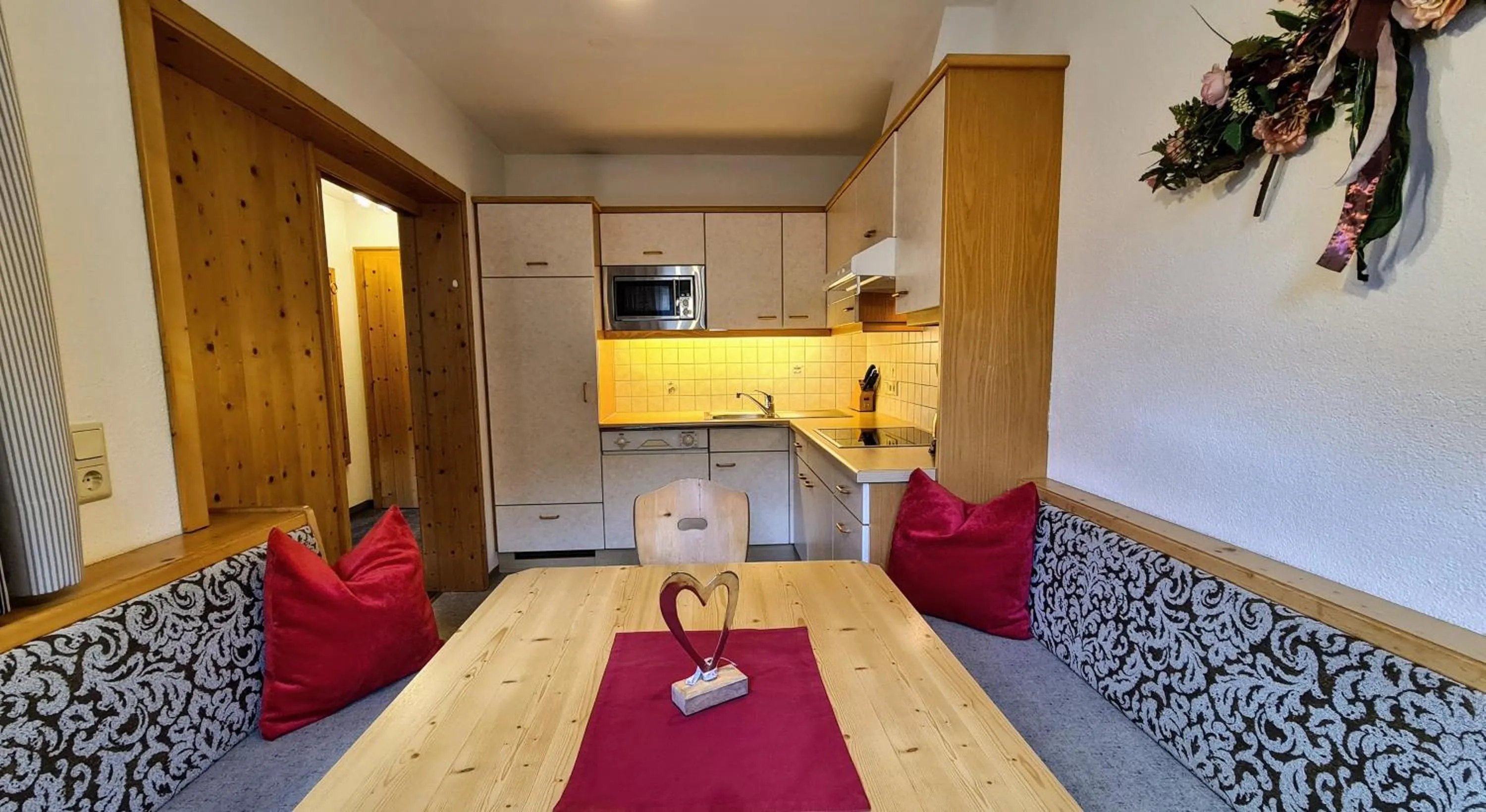 Kitchen or kitchenette in Apart Garni Romantica