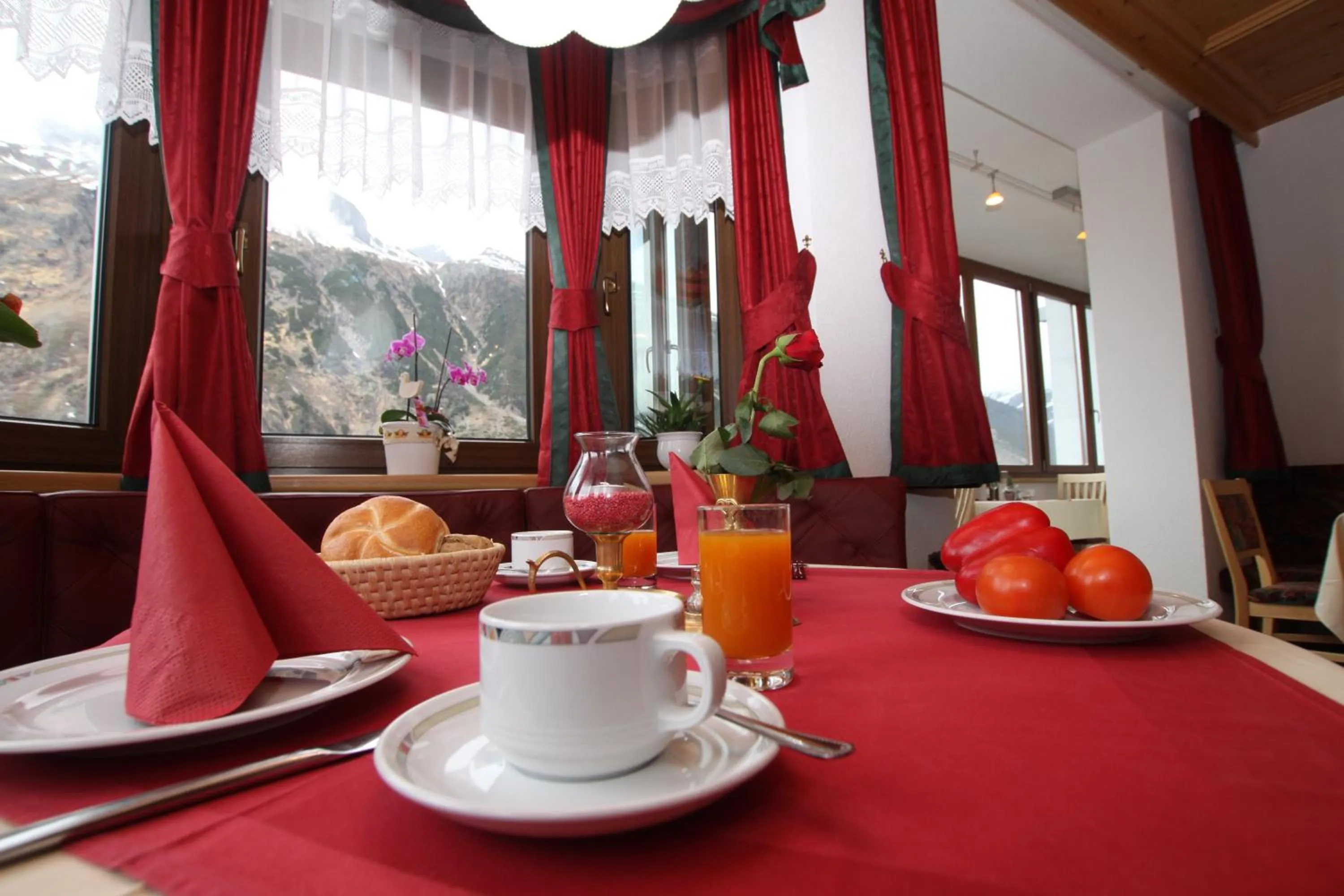 Restaurant/places to eat in Apart Garni Romantica