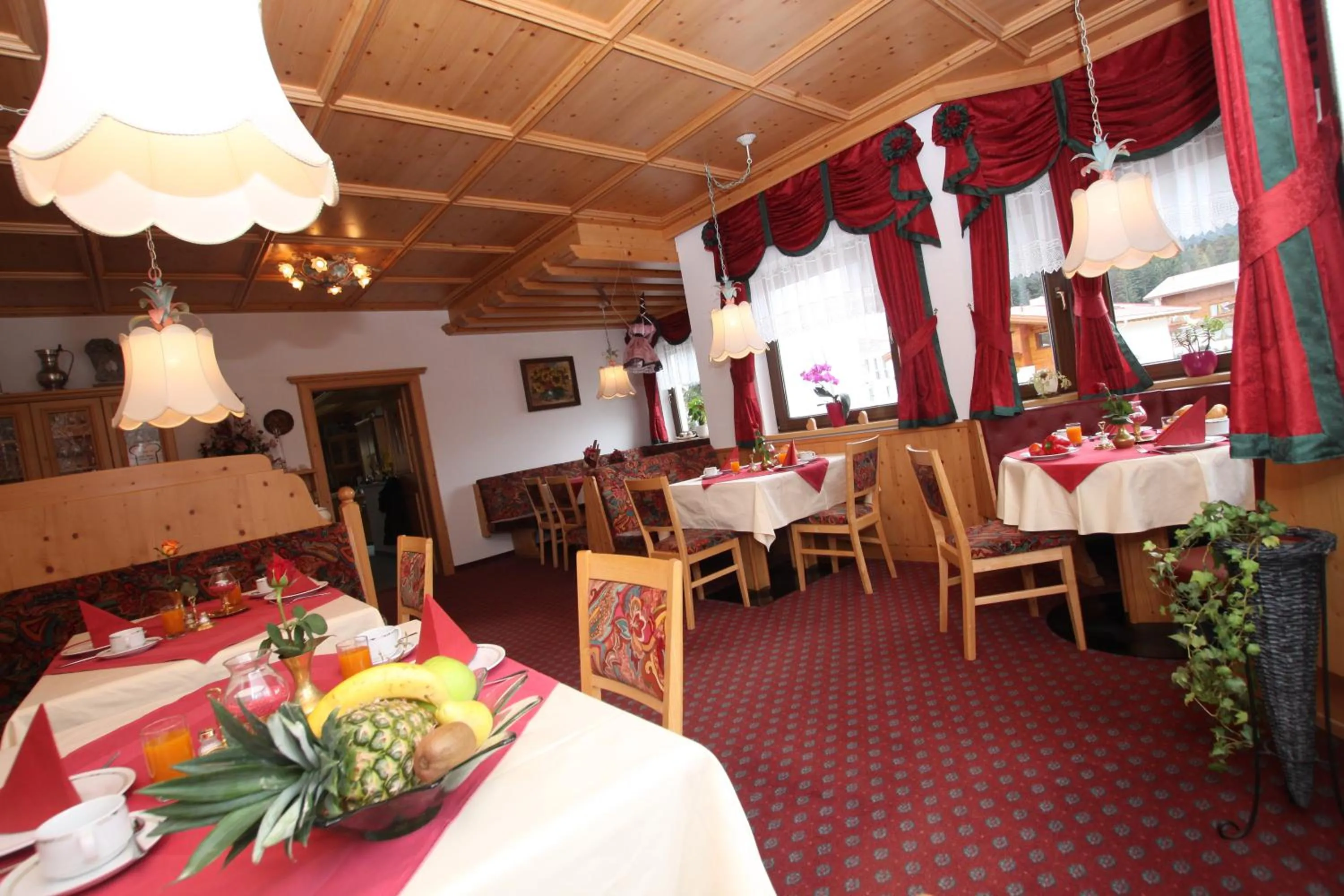 Restaurant/places to eat in Apart Garni Romantica