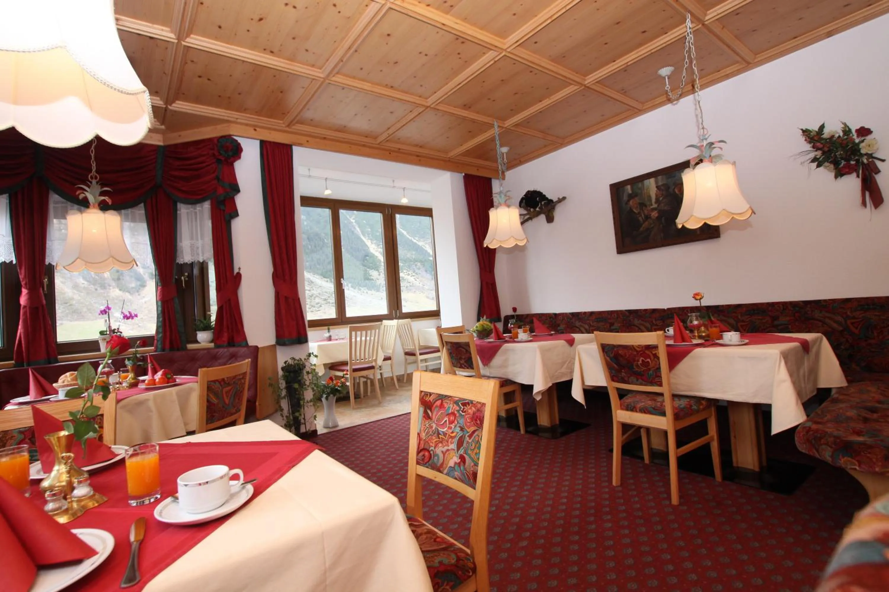 Restaurant/places to eat in Apart Garni Romantica