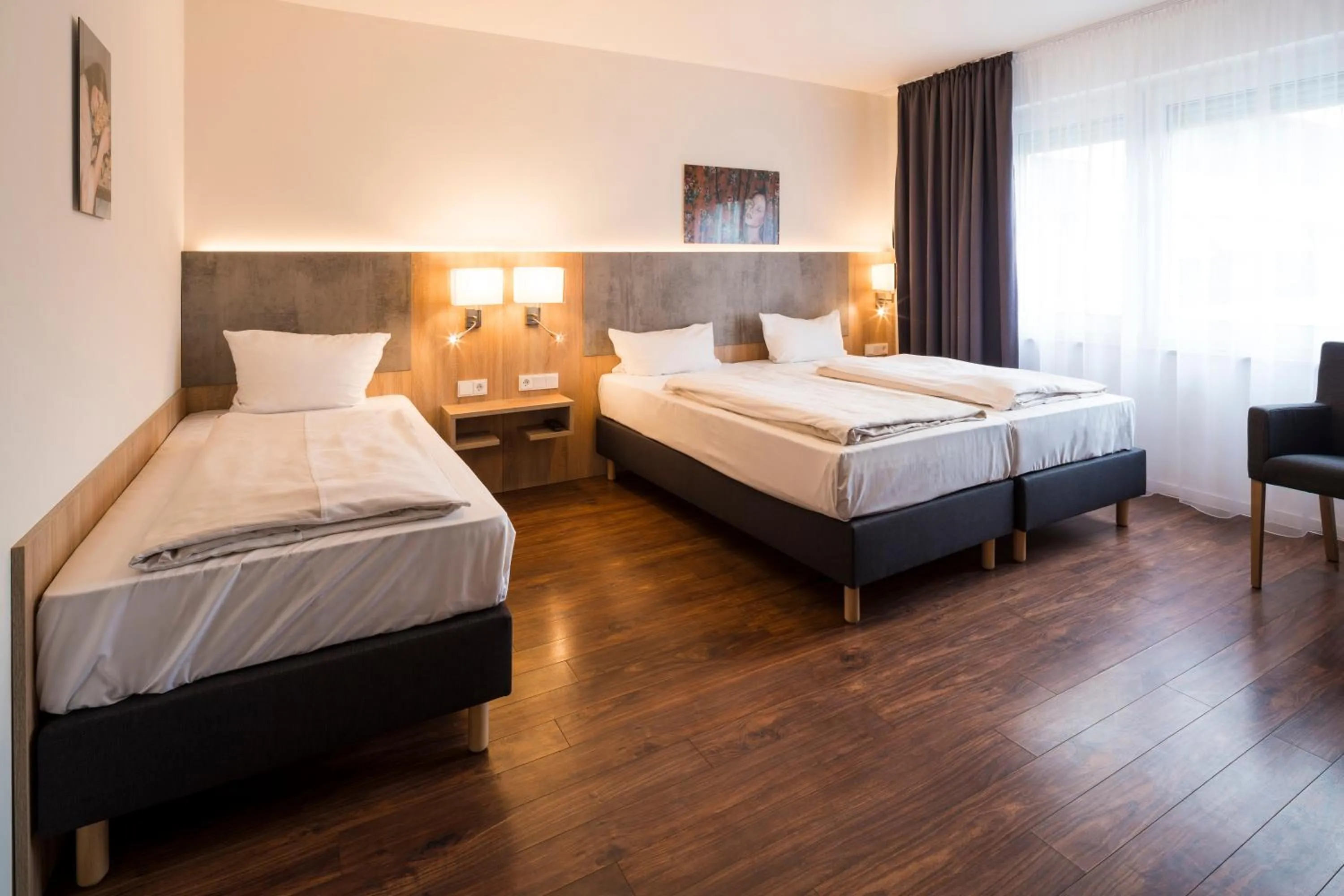 Bedroom, Bed in 2Places Side