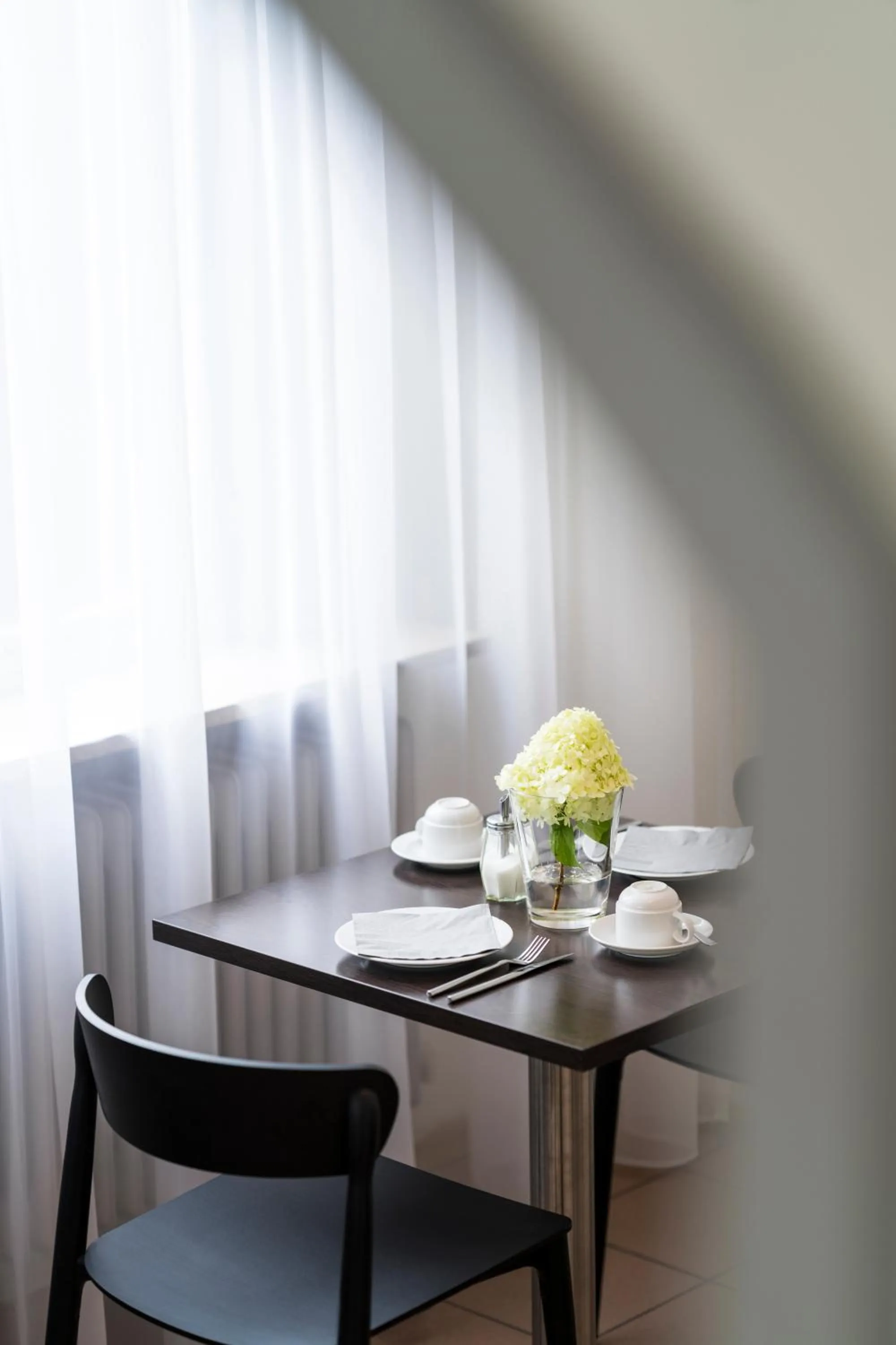 Breakfast in 2Places Side