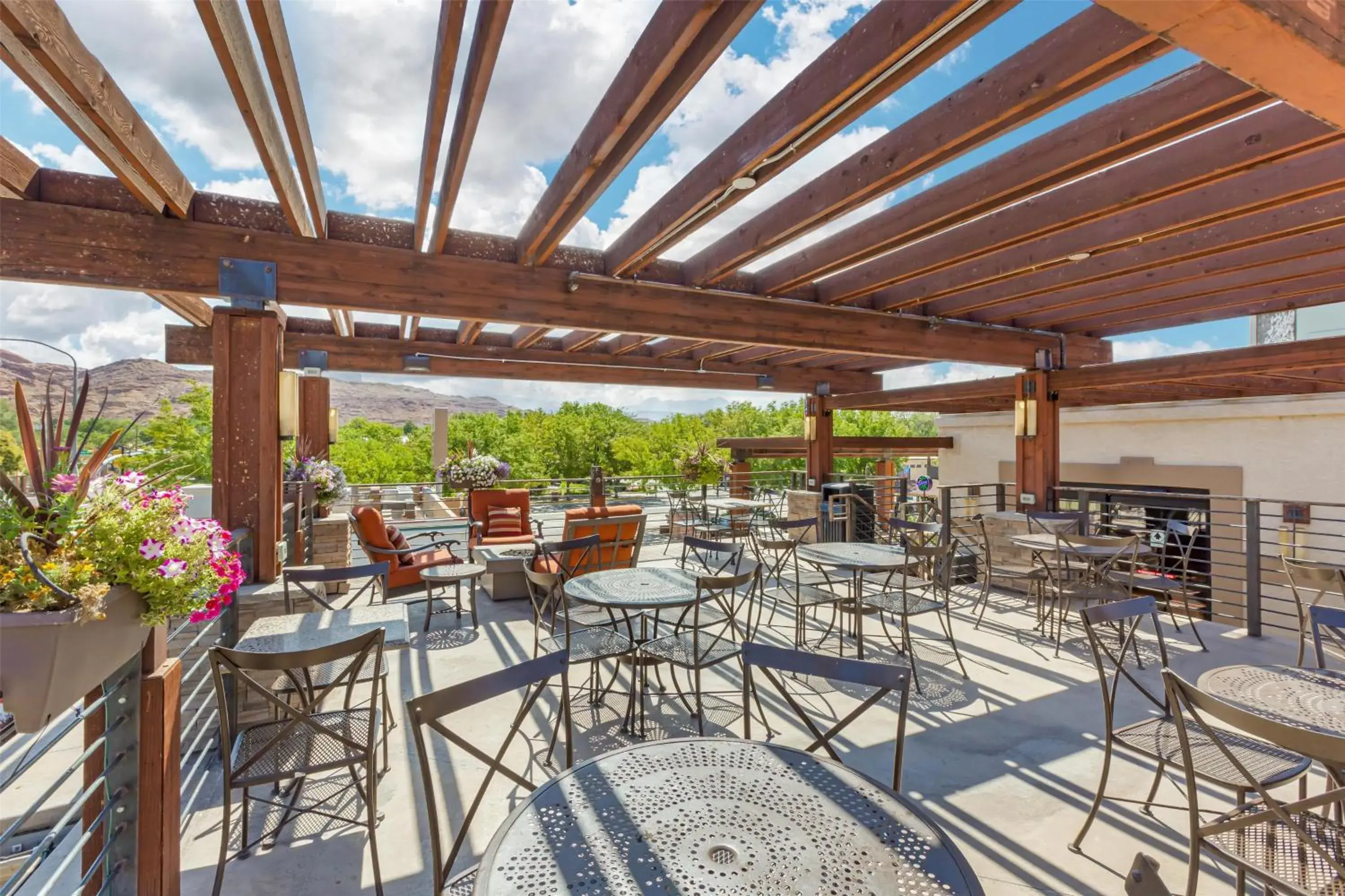 Property building in Best Western Plus Canyonlands Inn Property building in Best Western Plus Canyonlands Inn