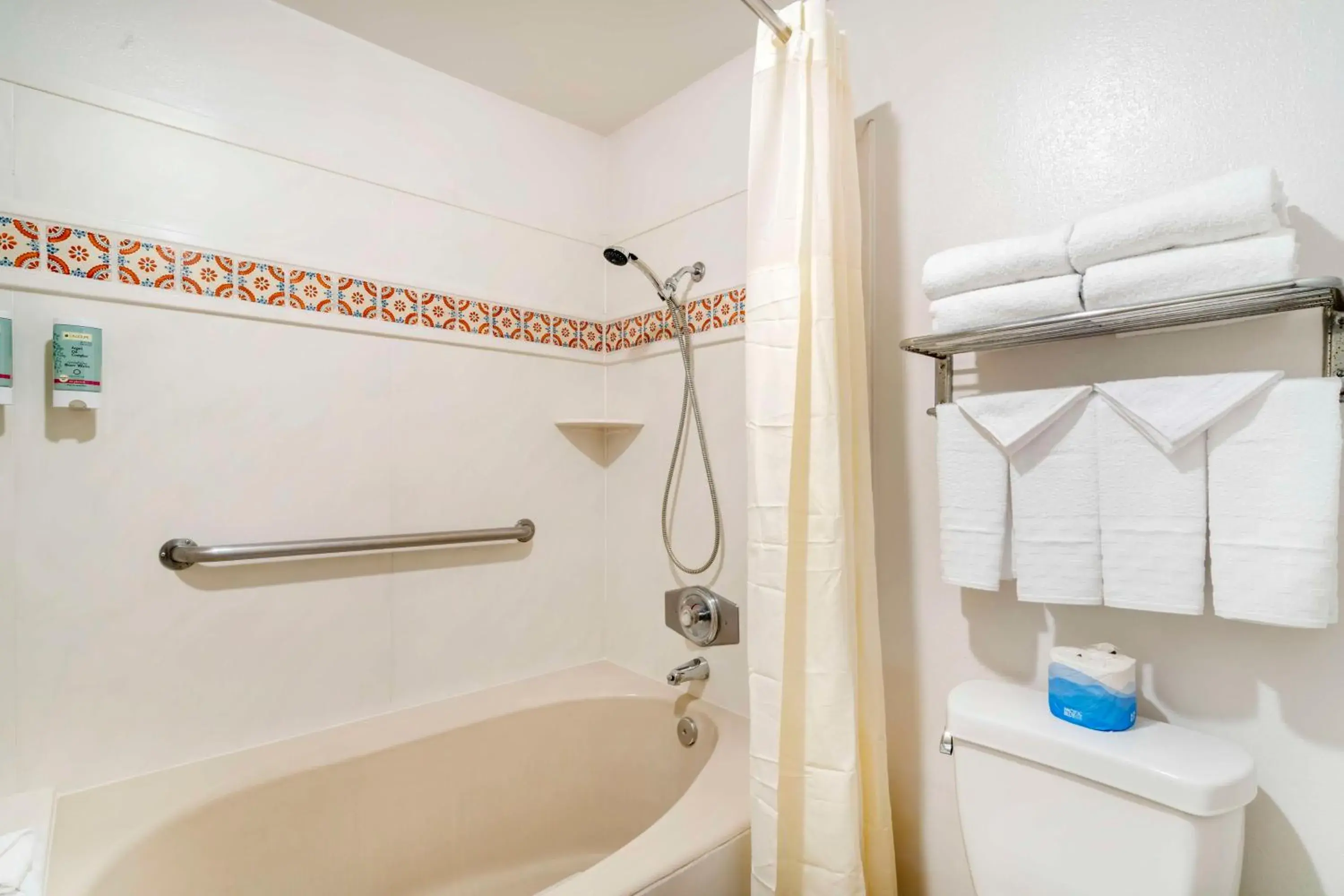 Suite with Bath Tub - Disability Access/Non-Smoking in Best Western Casa Grande Inn Suite with Bath Tub - Disability Access/Non-Smoking in Best Western Casa Grande Inn