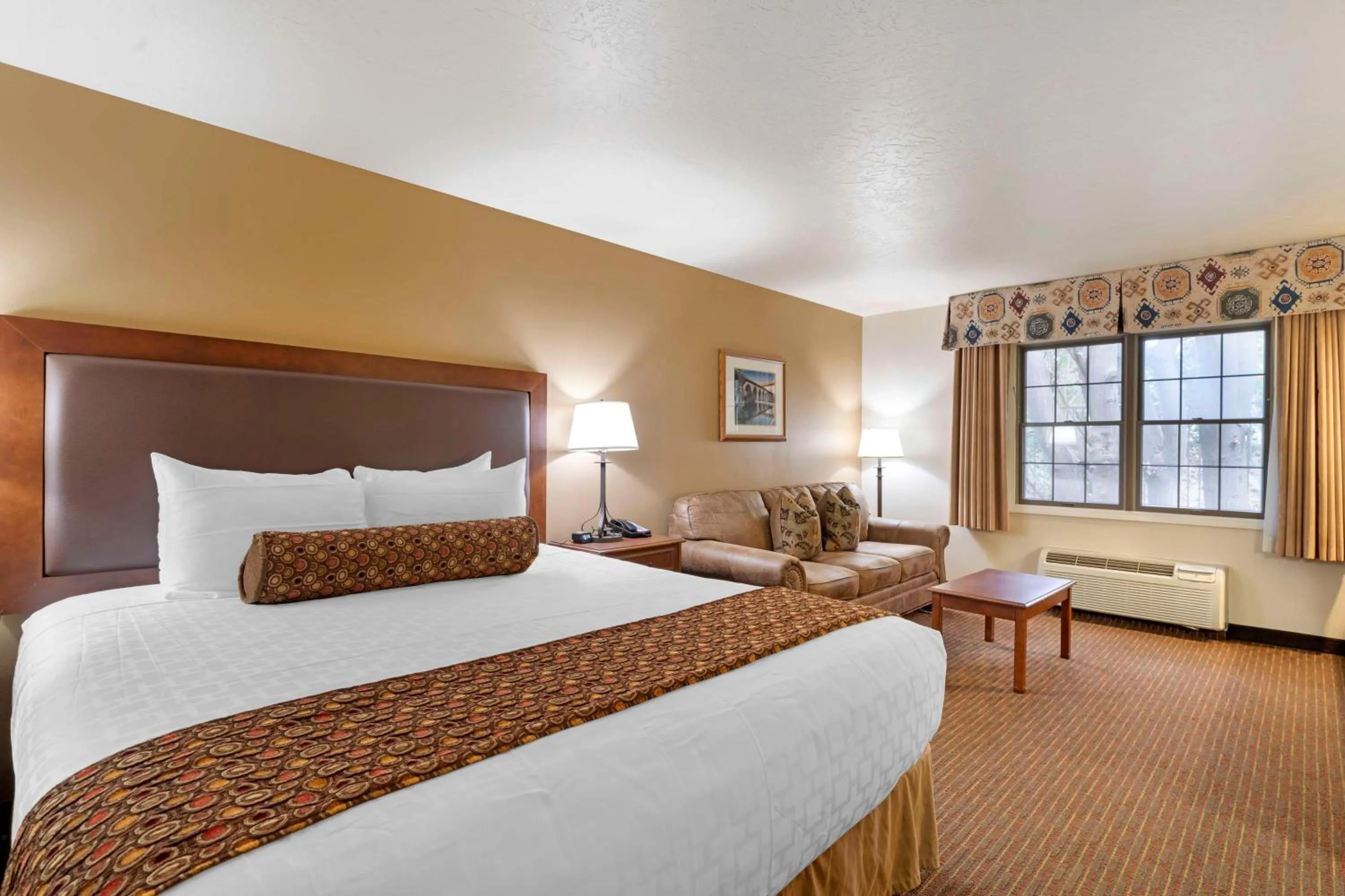 Bedroom, Bed in Best Western Casa Grande Inn