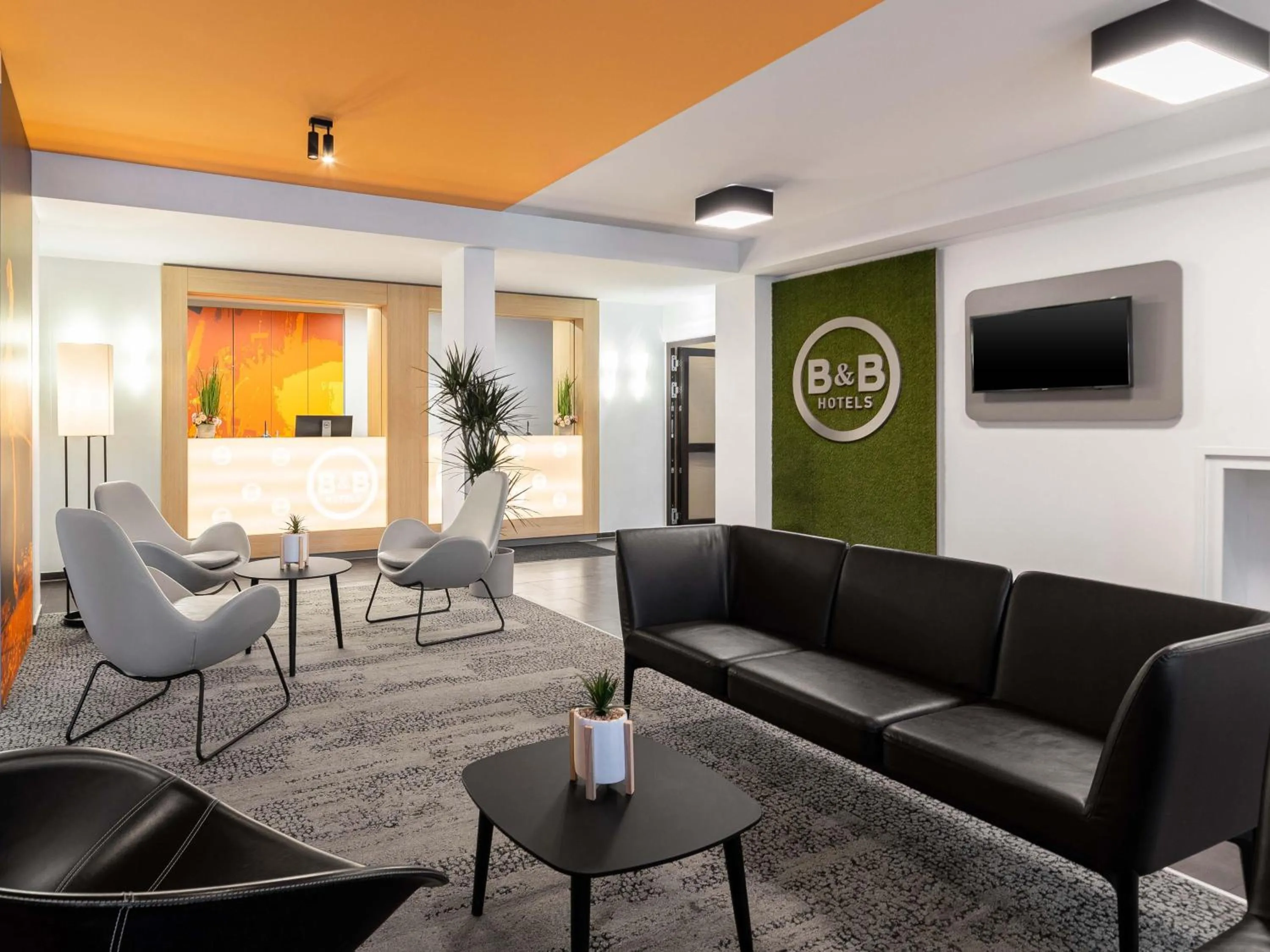 Lobby or reception in B&B Hotel Essen-City