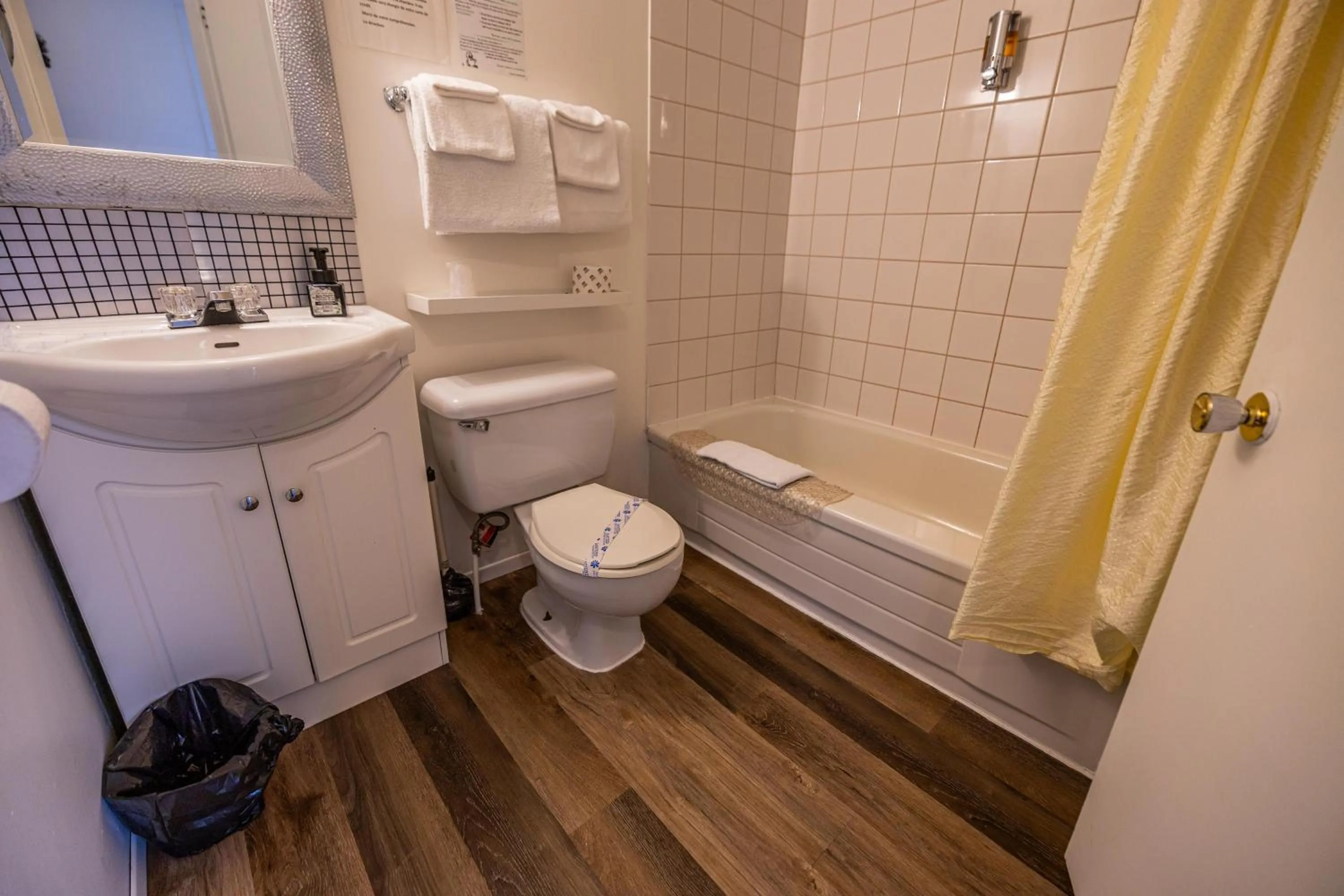 Bathroom in Motel Deblois