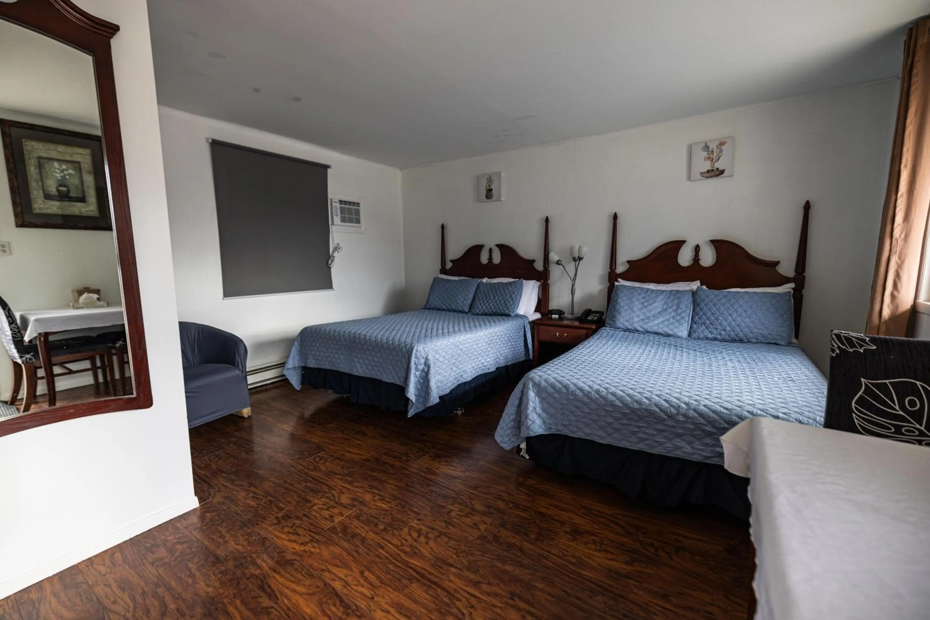 Photo of the whole room, Bed in Motel Deblois