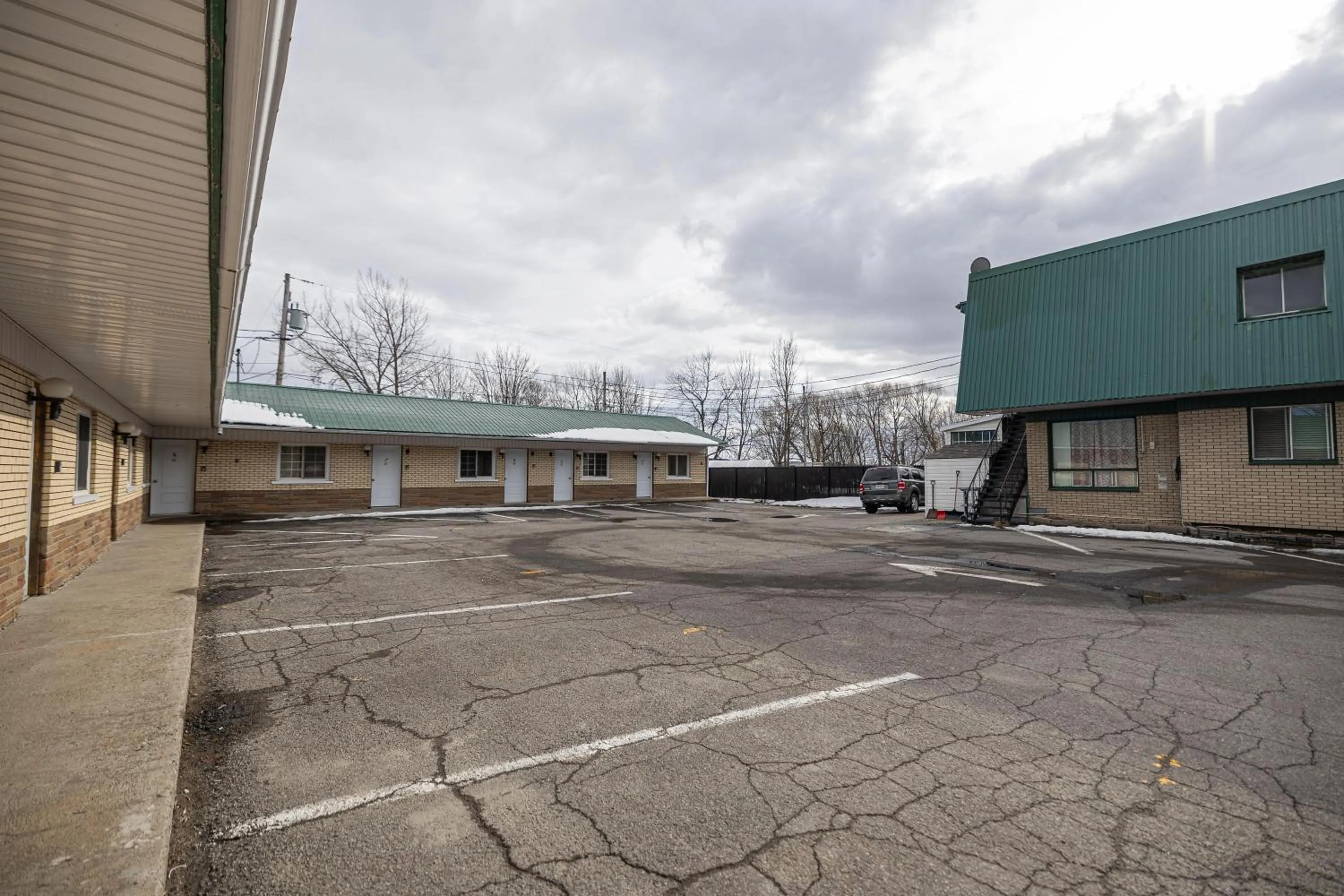 Property building in Motel Deblois