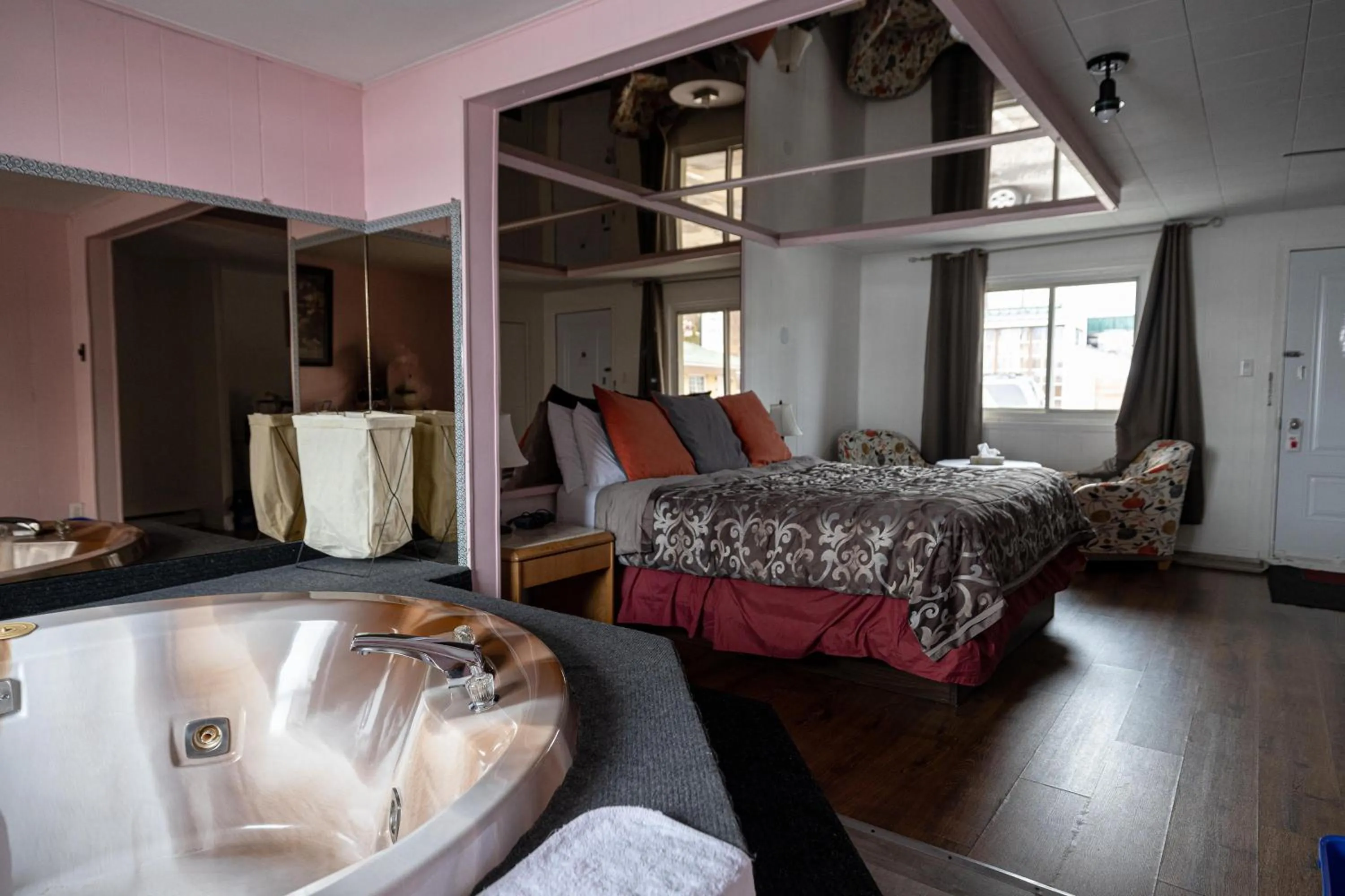 Photo of the whole room, Bed in Motel Deblois