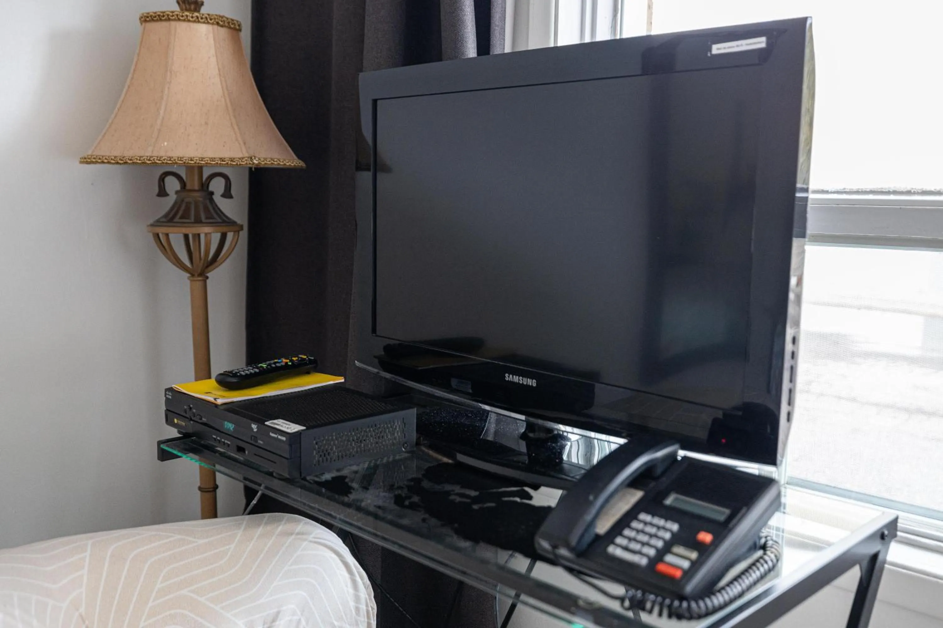 TV and multimedia in Motel Deblois