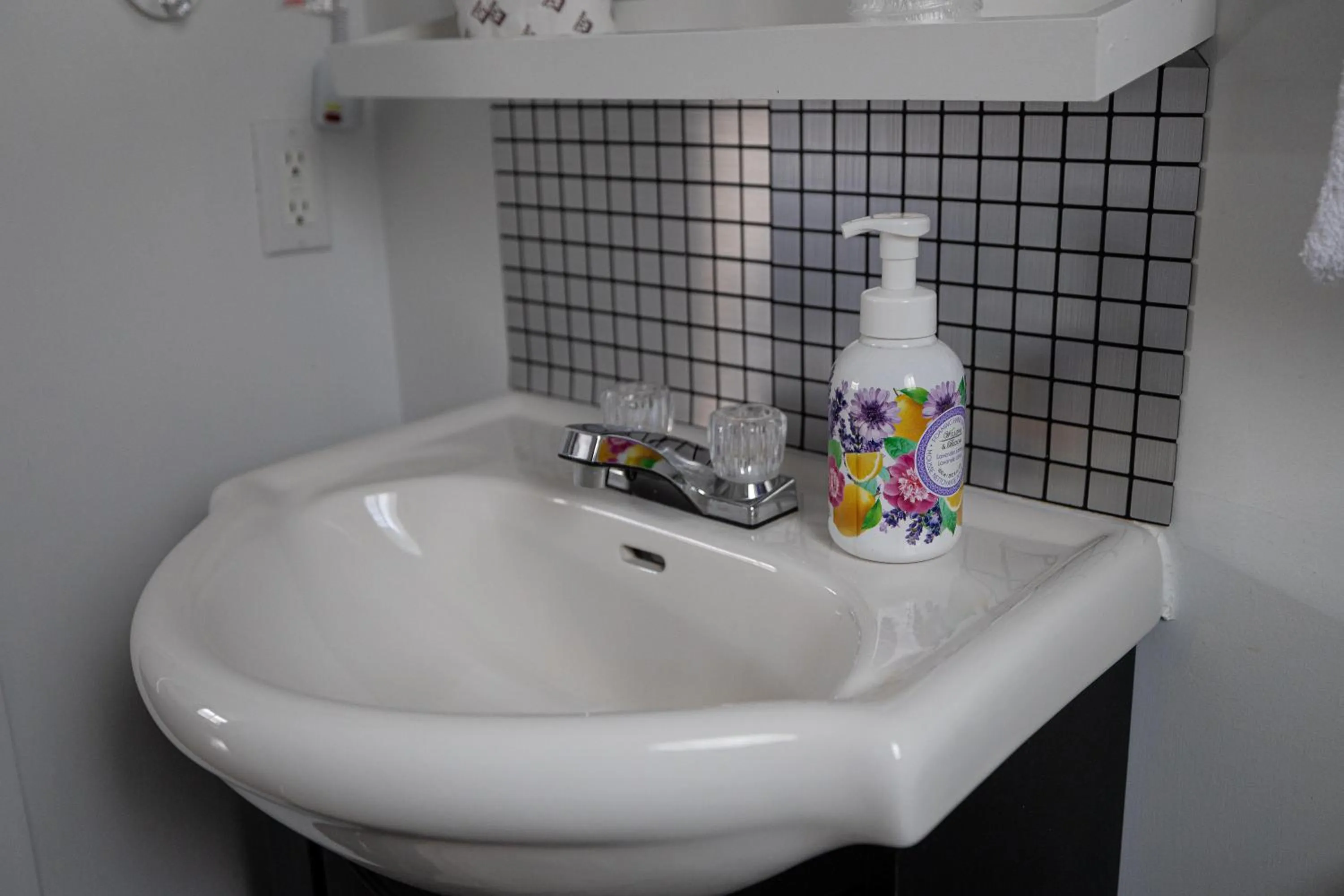 Bath in Motel Deblois