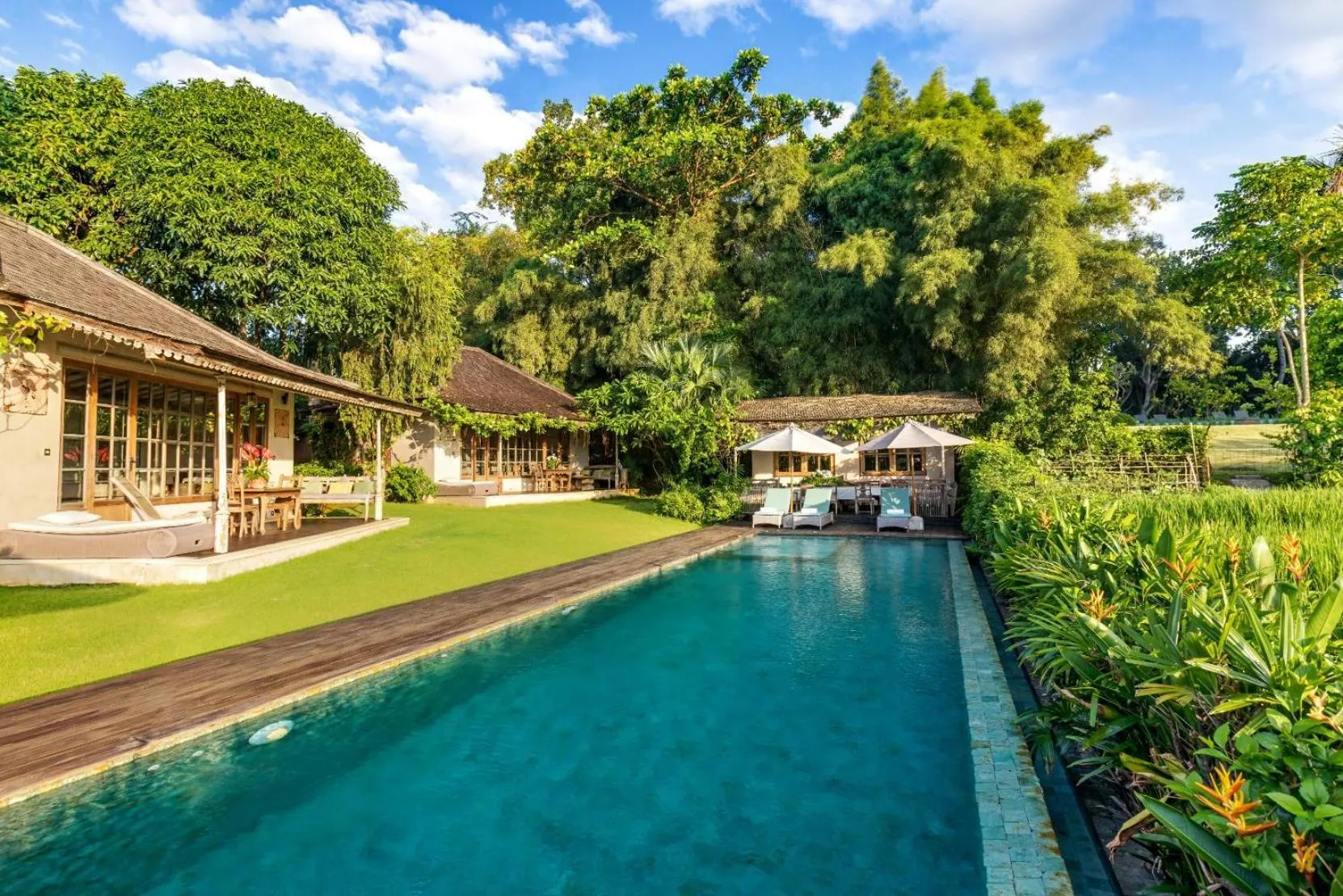 Property building in Villa Artis