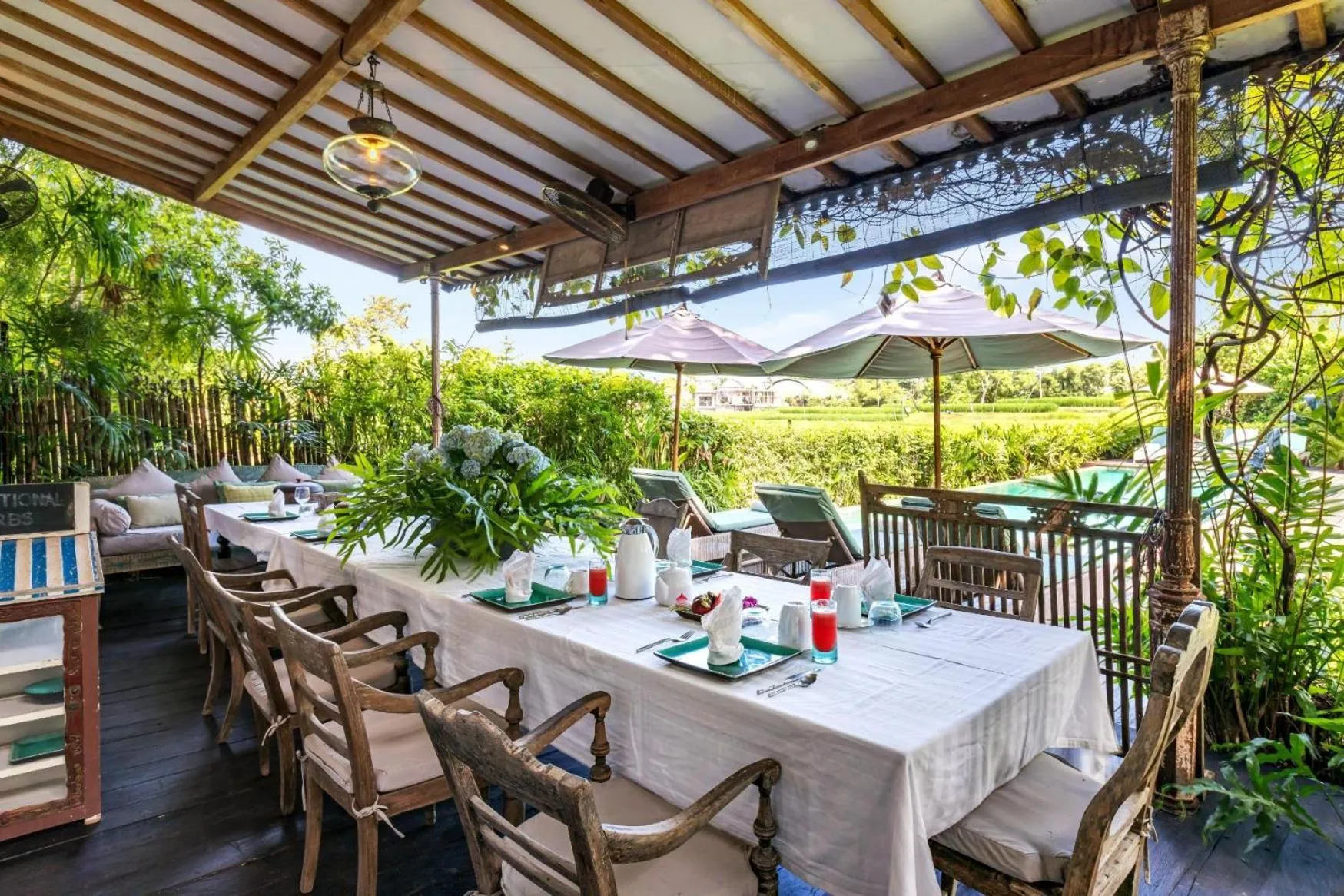 Dining area in Villa Artis