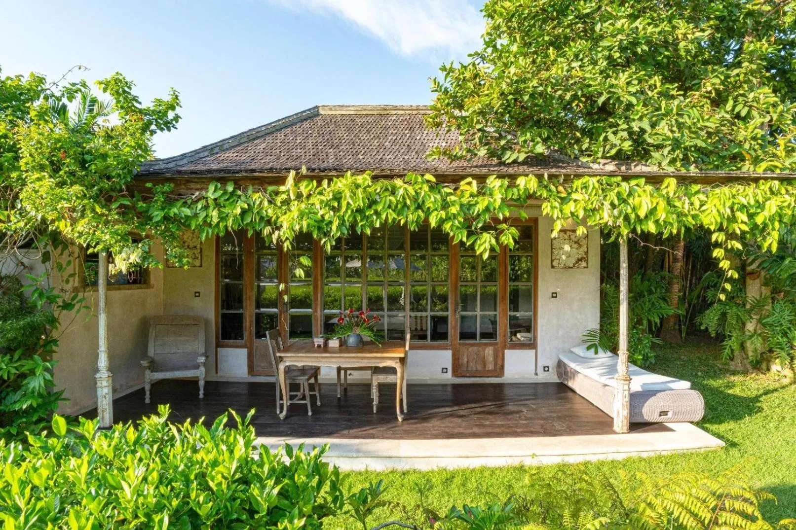 Property building in Villa Artis