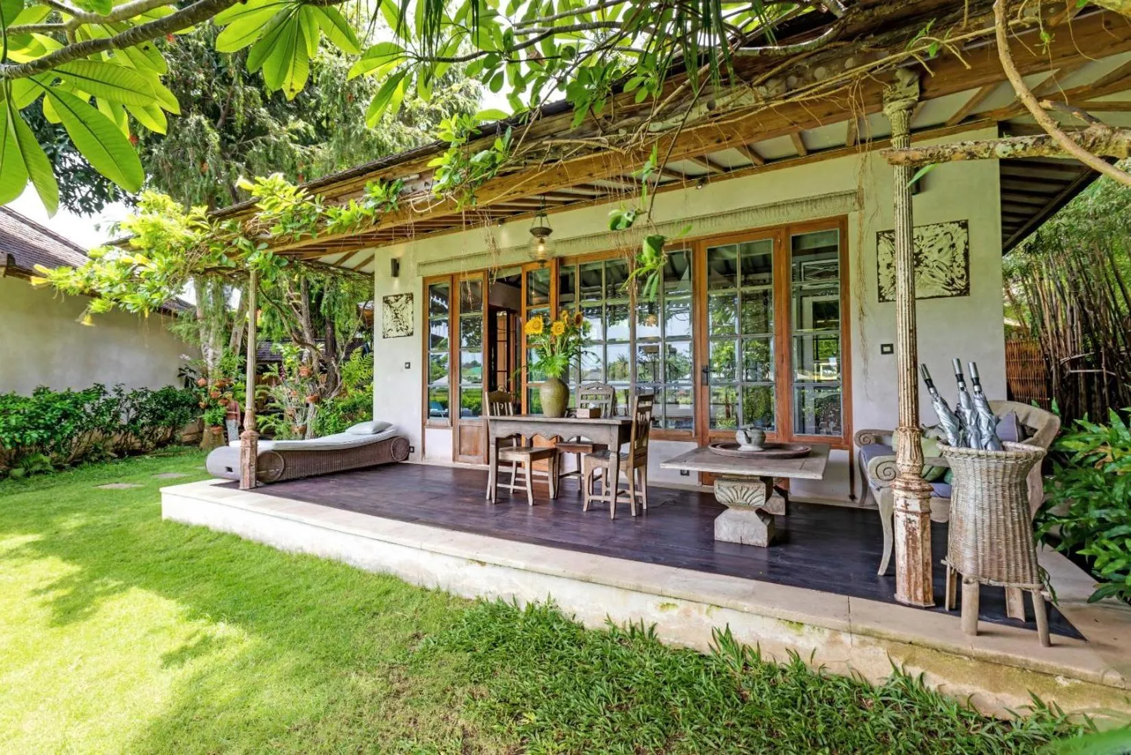 Property building in Villa Artis