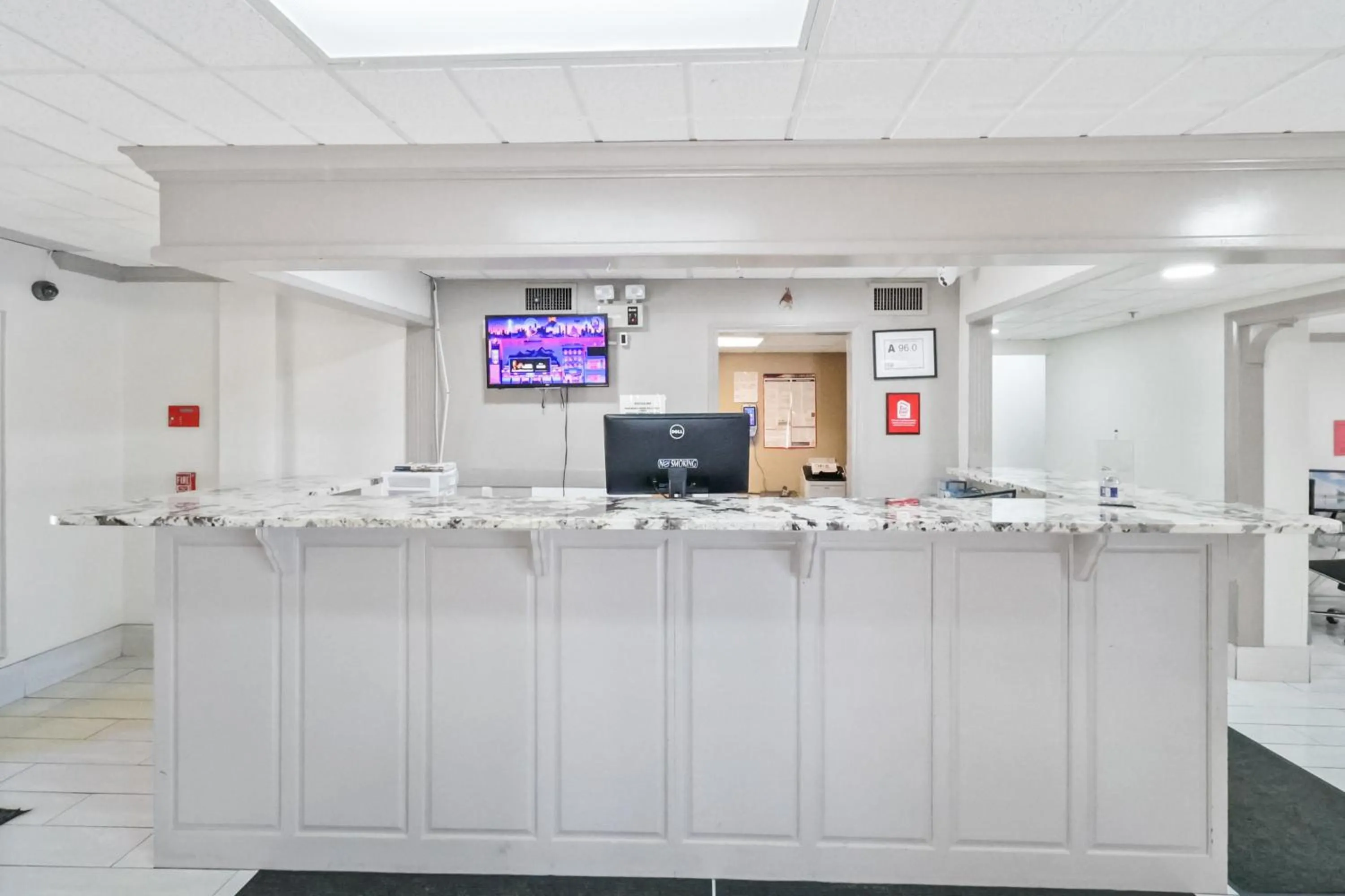 Lobby or reception in Red Roof Inn & Suites Fayetteville-Fort Bragg