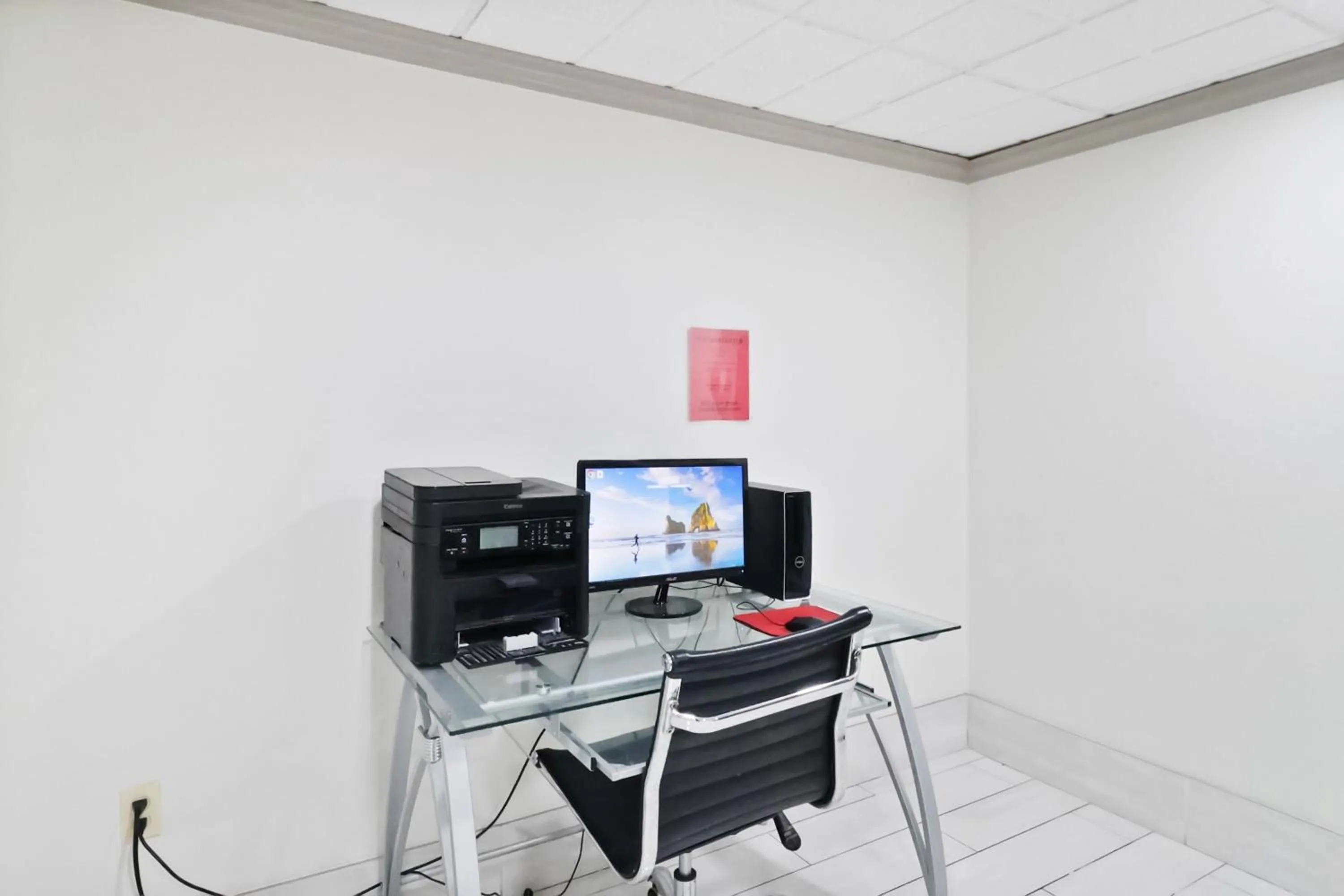 Business facilities in Red Roof Inn & Suites Fayetteville-Fort Bragg