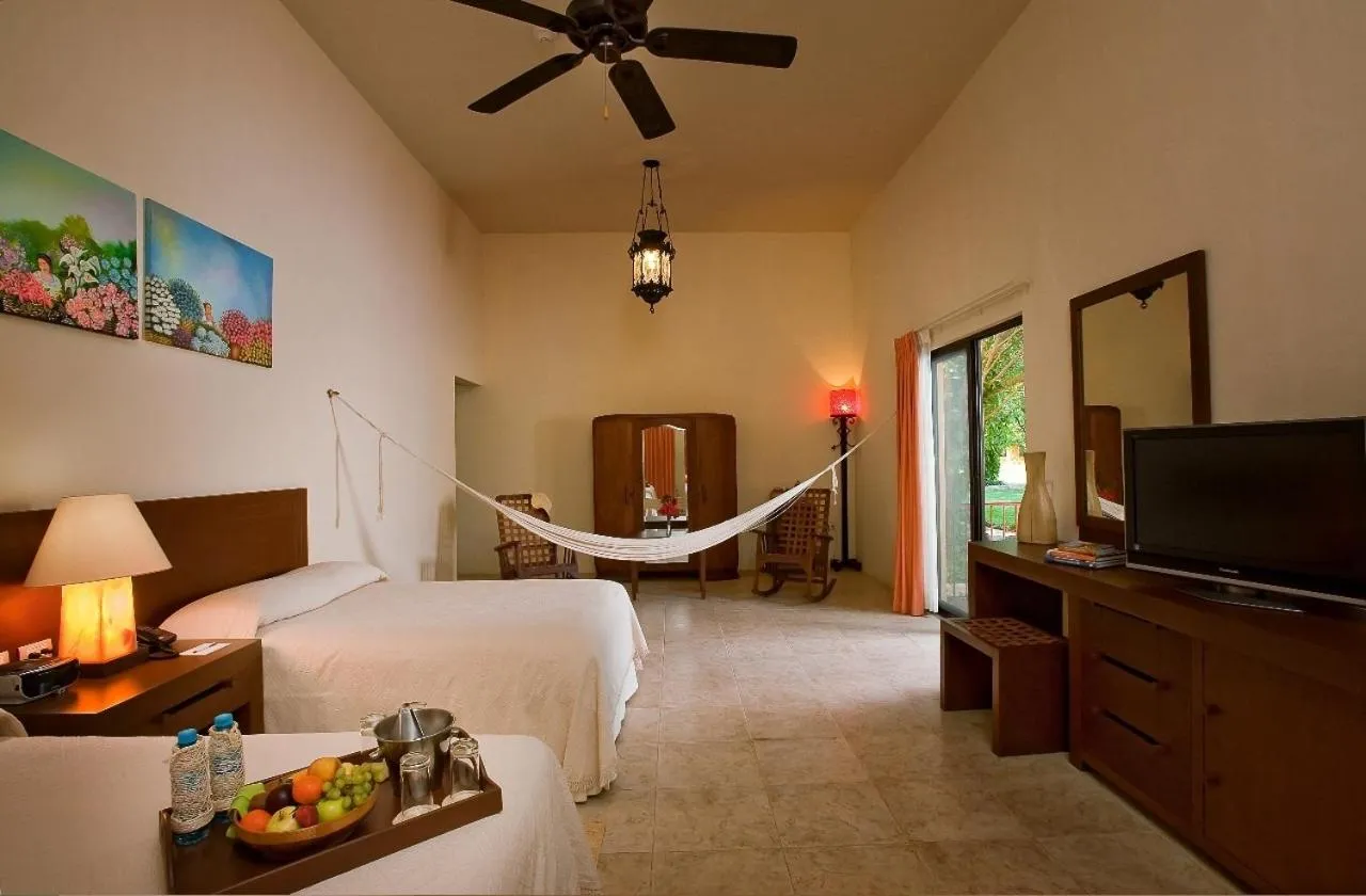 Photo of the whole room in Hacienda Misne