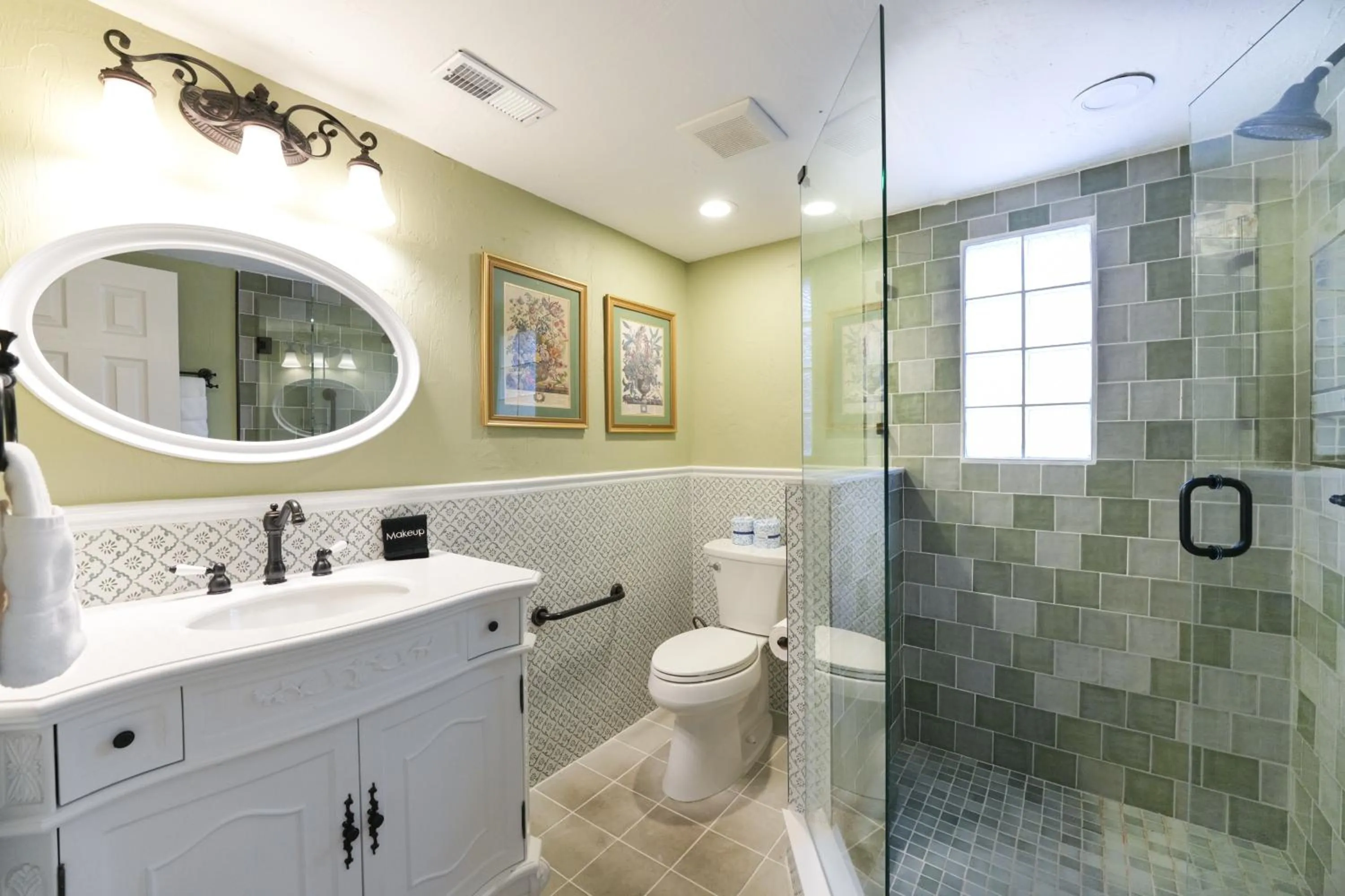 Shower in Casa De Solana Bed and Breakfast