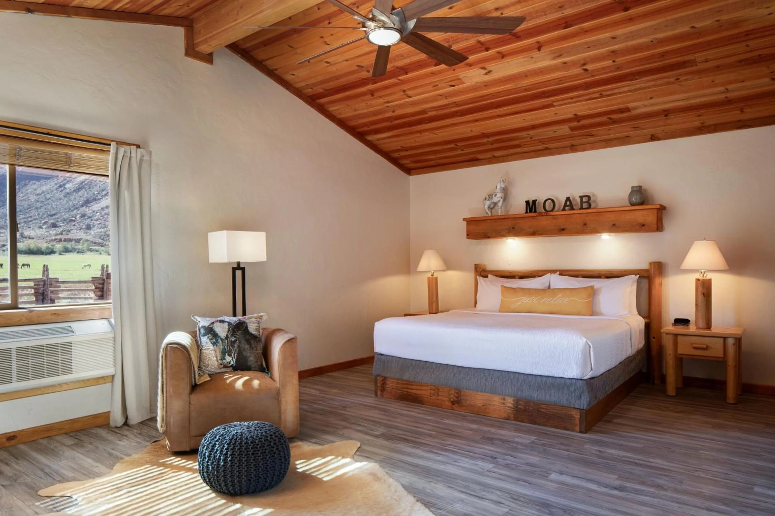 Bedroom, Bed in Red Cliffs Lodge Moab