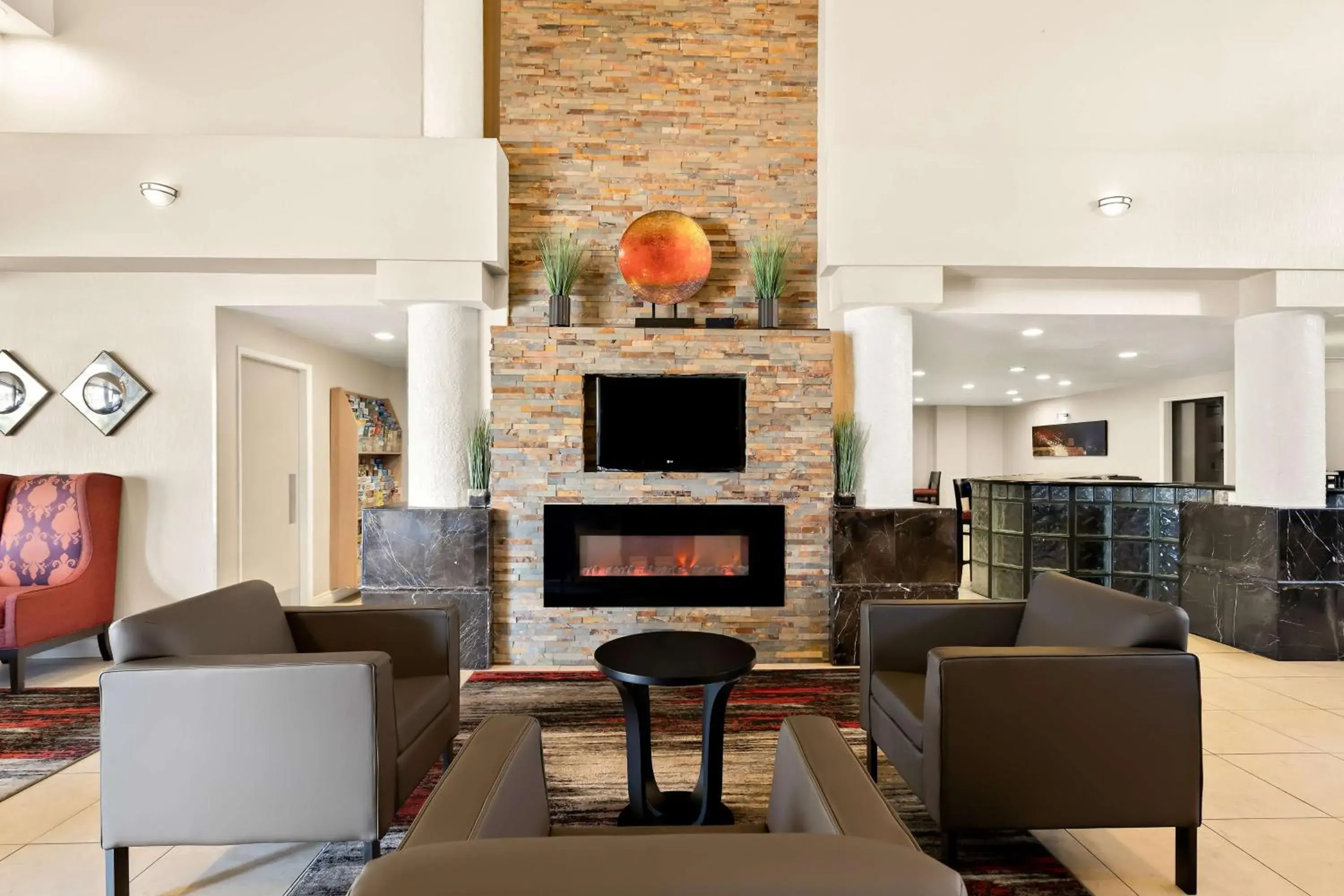 Lobby or reception in Best Western Plus Irvine Spectrum Hotel Lobby or reception in Best Western Plus Irvine Spectrum Hotel