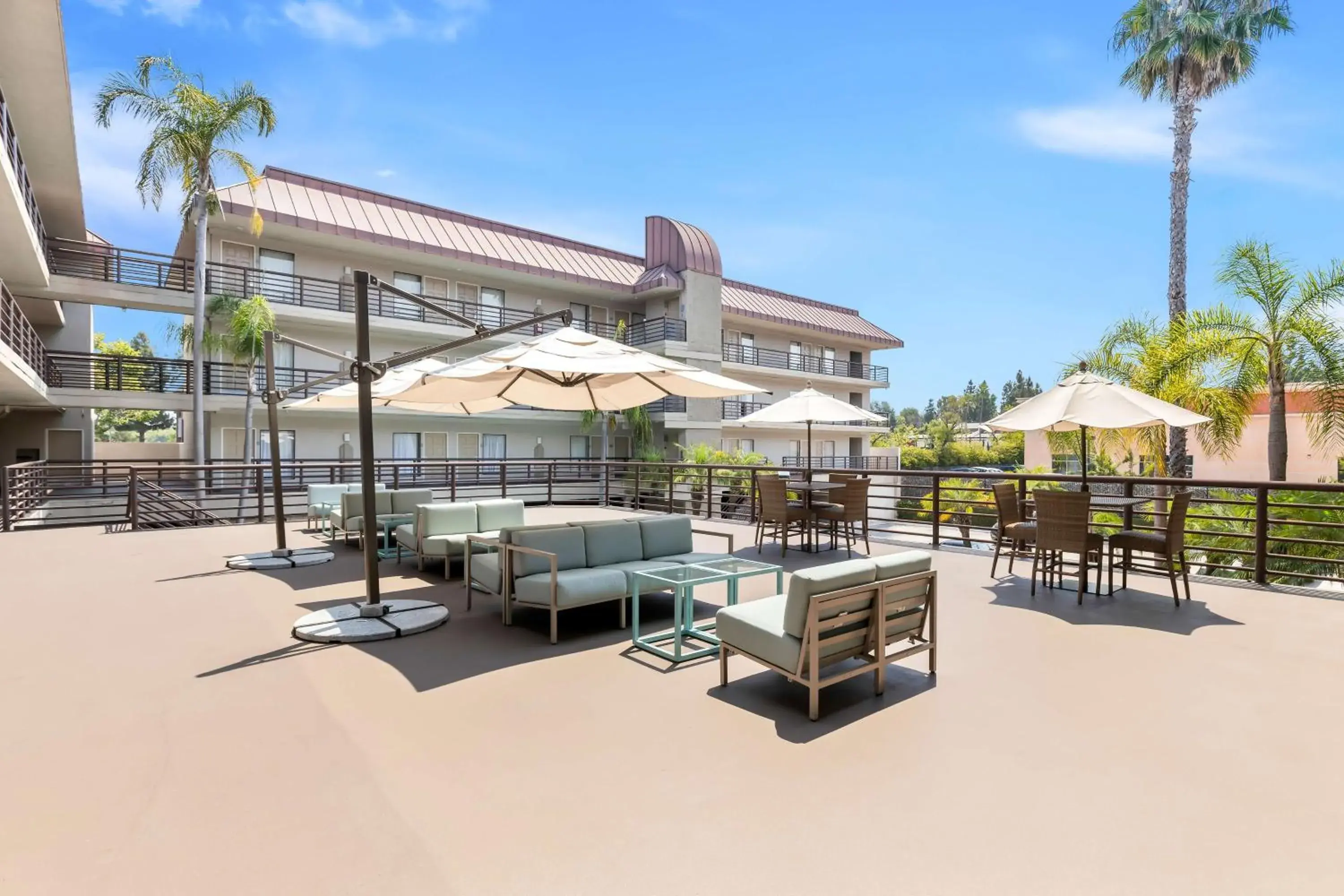 Property building in Best Western Plus Irvine Spectrum Hotel Property building in Best Western Plus Irvine Spectrum Hotel