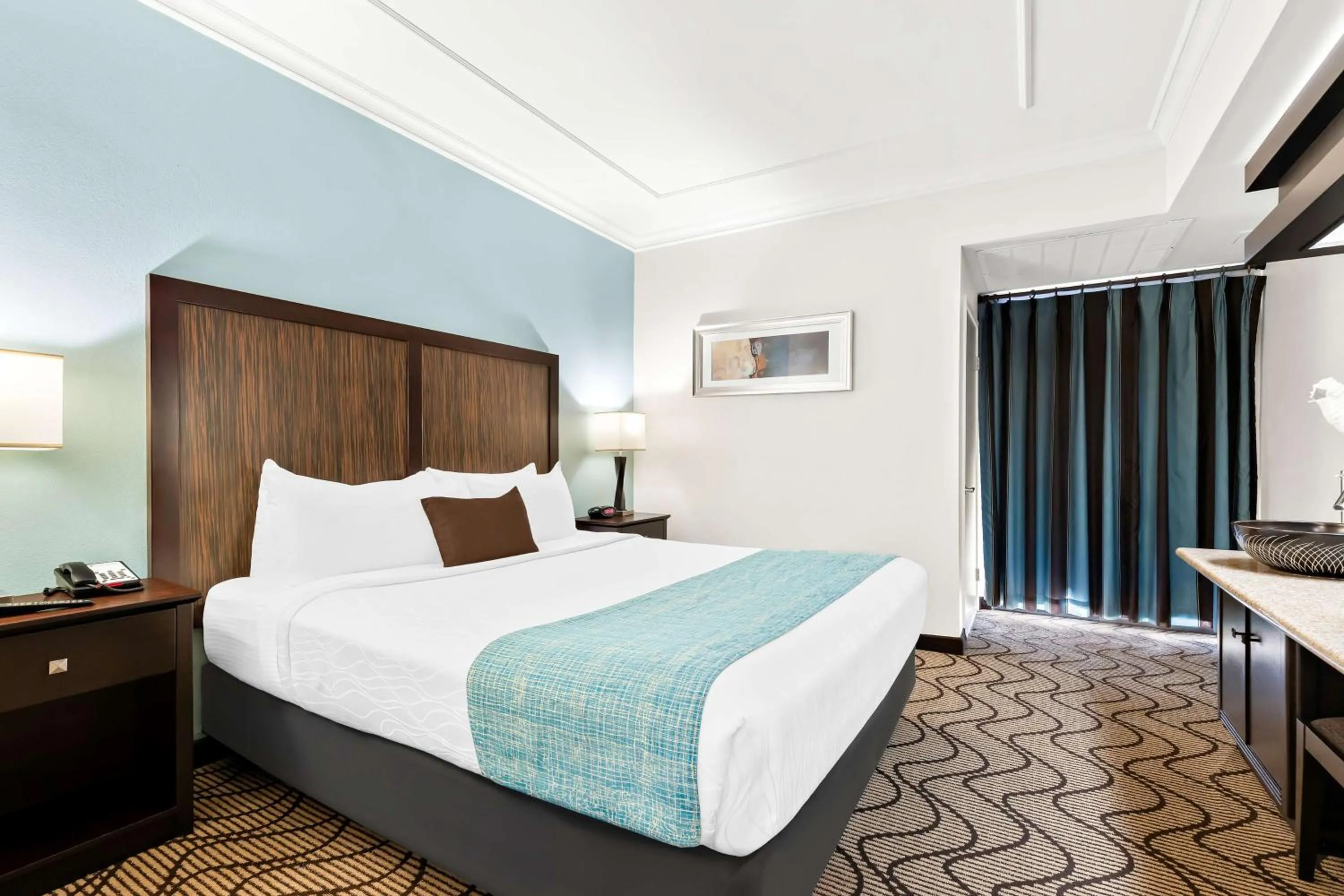 Bedroom, Bed in Best Western Plus Irvine Spectrum Hotel