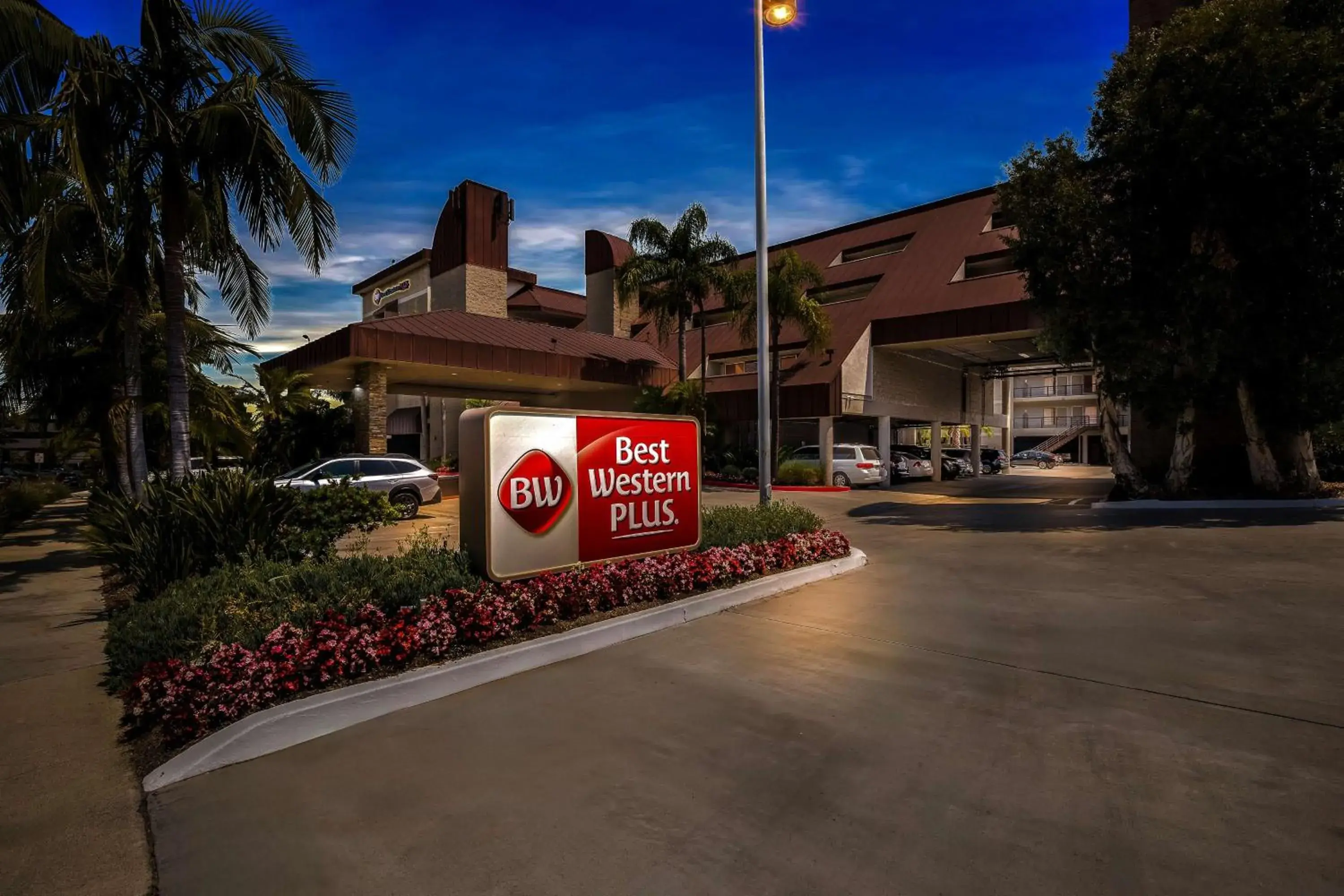 Property building in Best Western Plus Irvine Spectrum Hotel Property building in Best Western Plus Irvine Spectrum Hotel