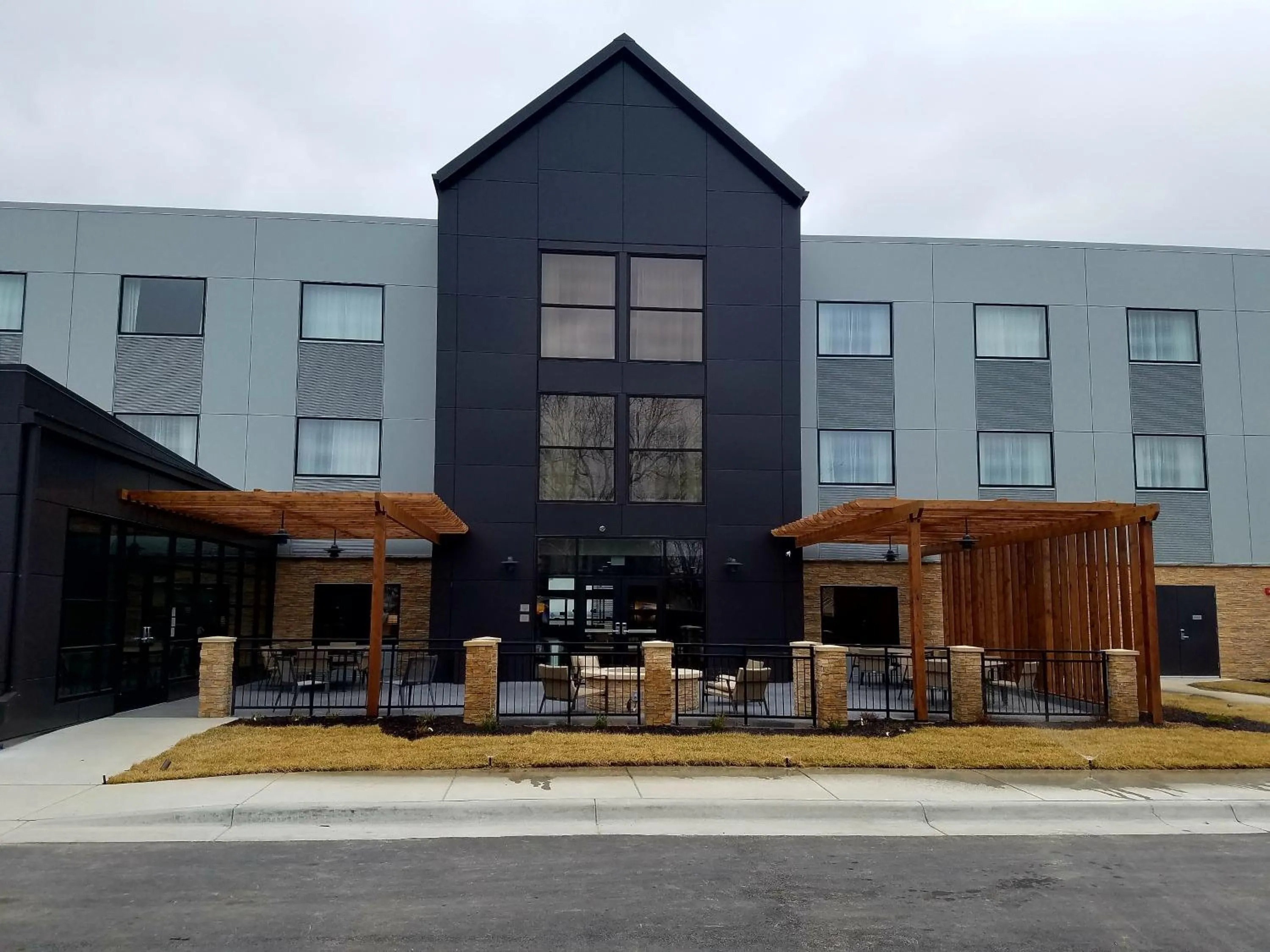 Property building in Country Inn & Suites by Radisson, Lawrence, KS